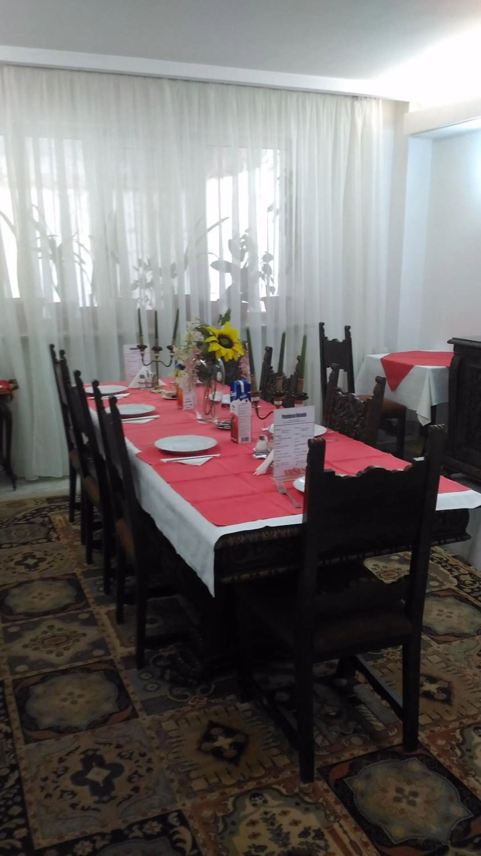 Restaurant/places to eat in Pensiunea Helvetia