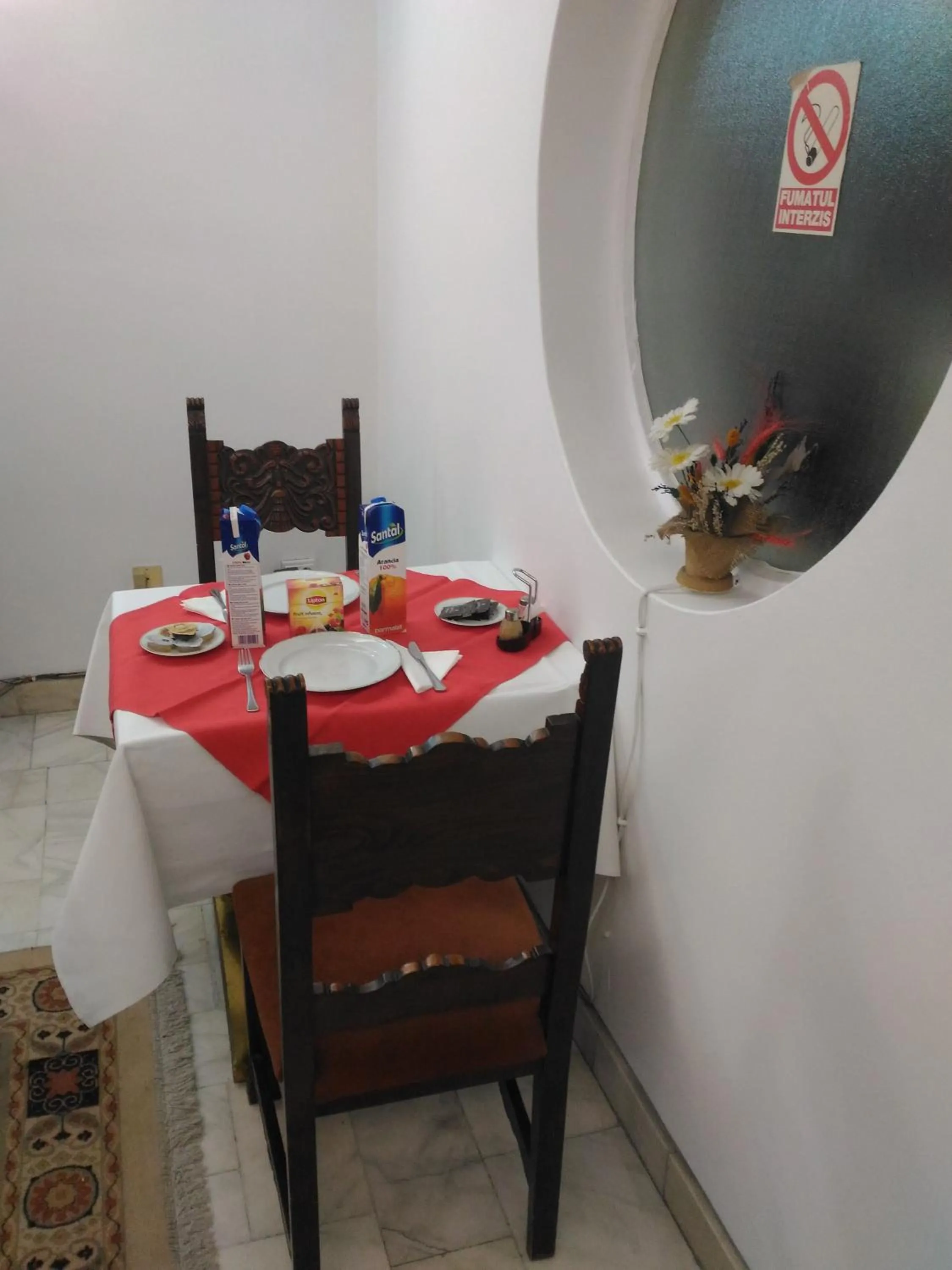 Restaurant/places to eat in Pensiunea Helvetia