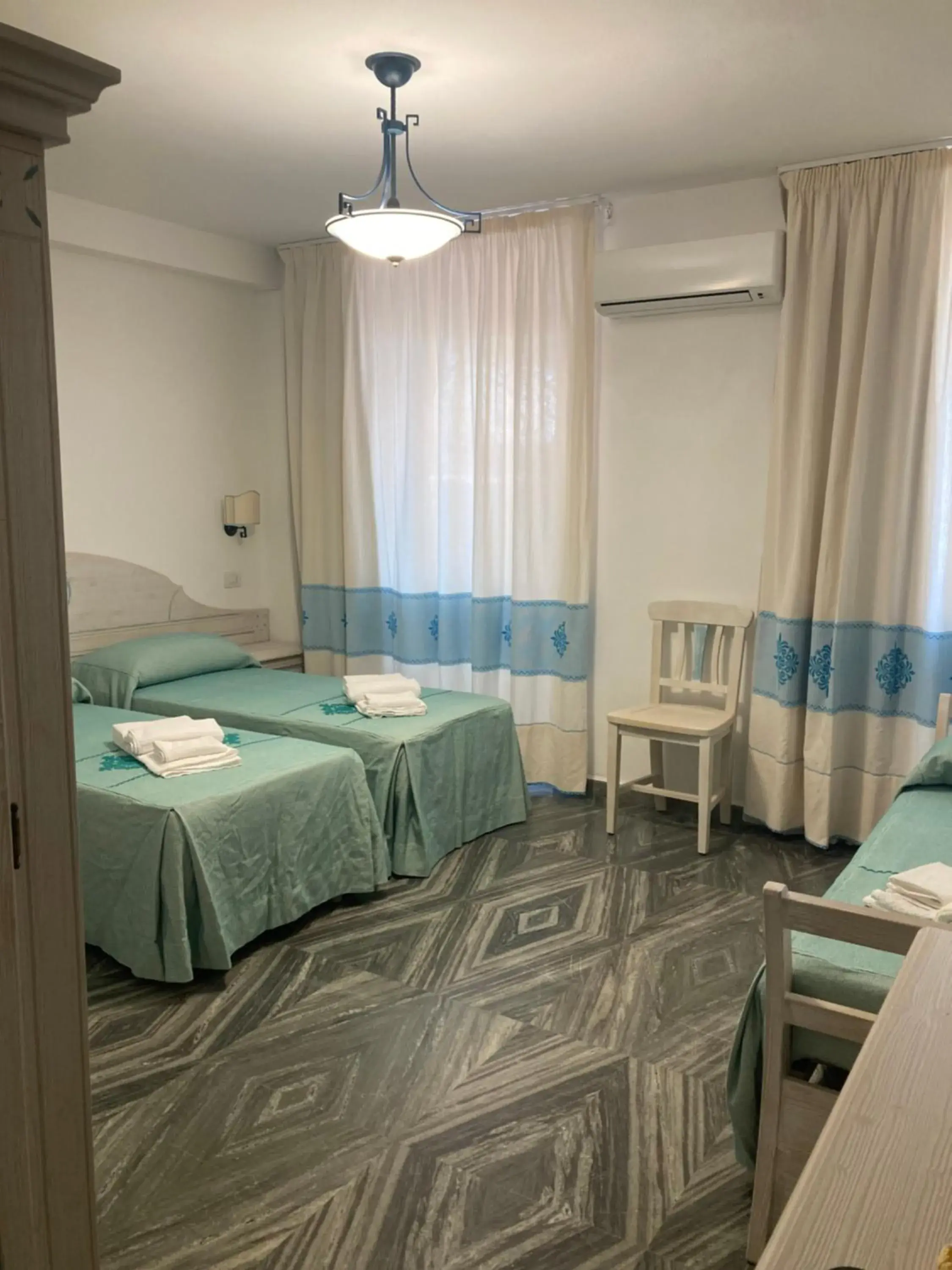 Triple Room in Hotel Villa Campana Triple Room in Hotel Villa Campana