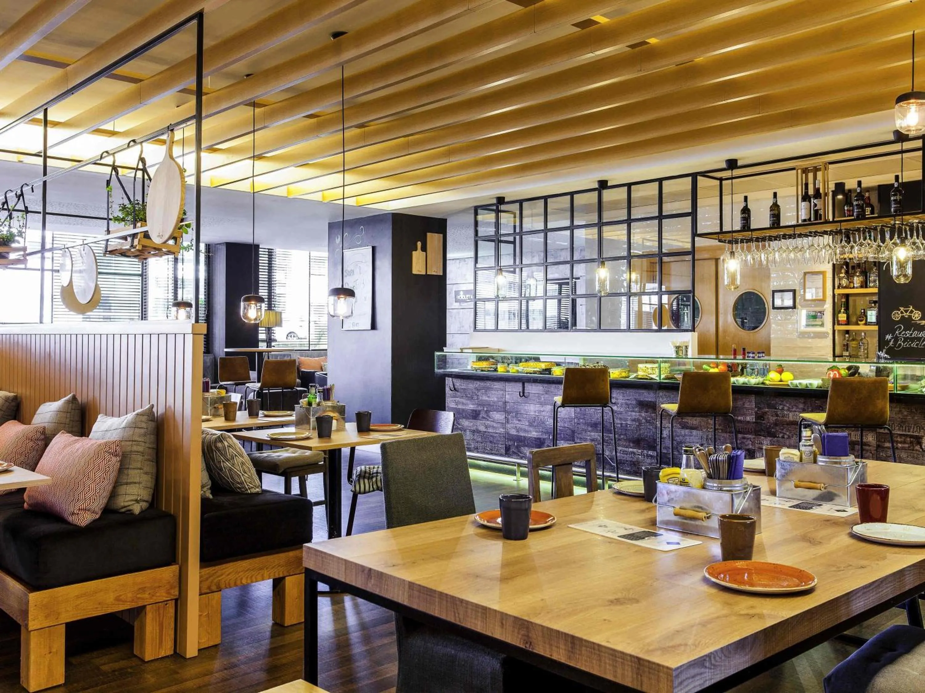 Lounge or bar in Novotel Lisboa