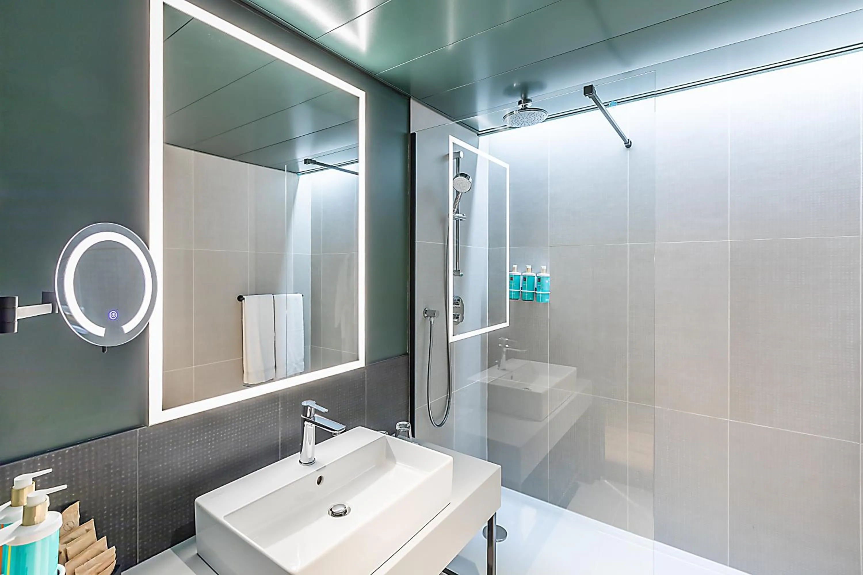 Bathroom in Novotel Lisboa