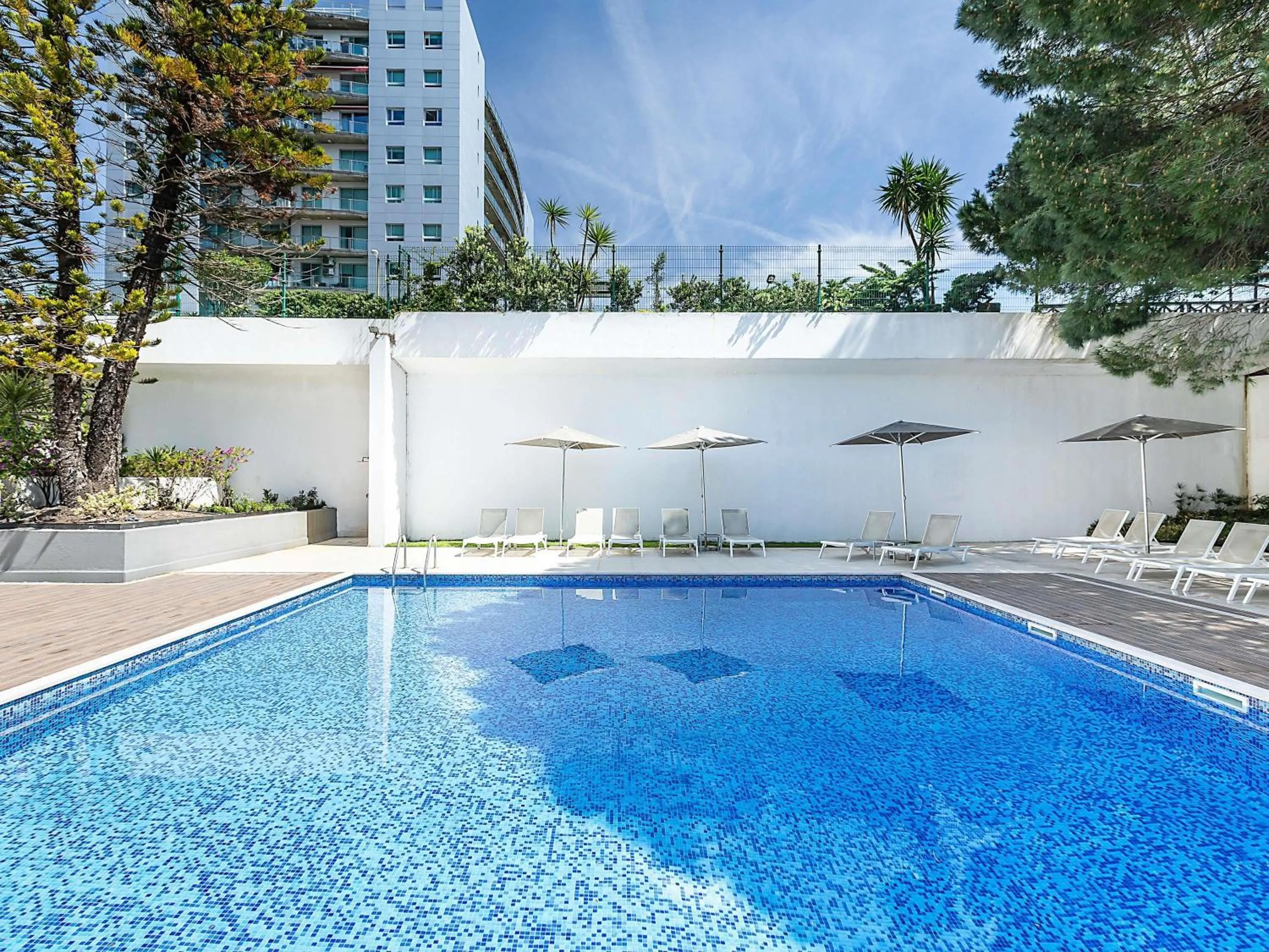 Pool view in Novotel Lisboa