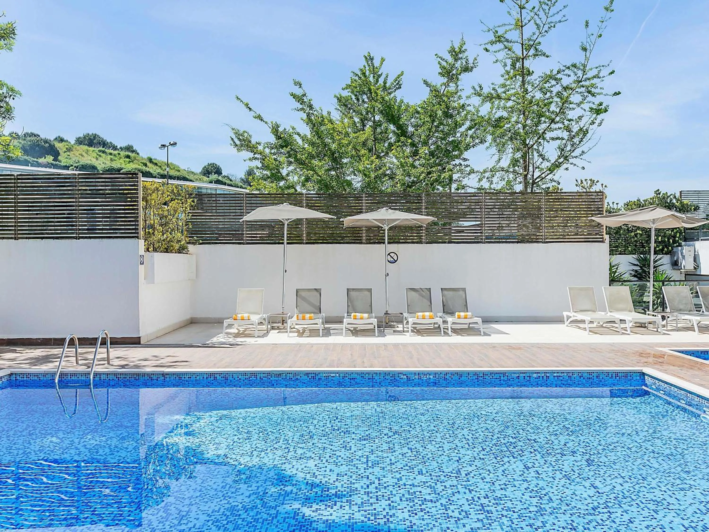 Pool view in Novotel Lisboa