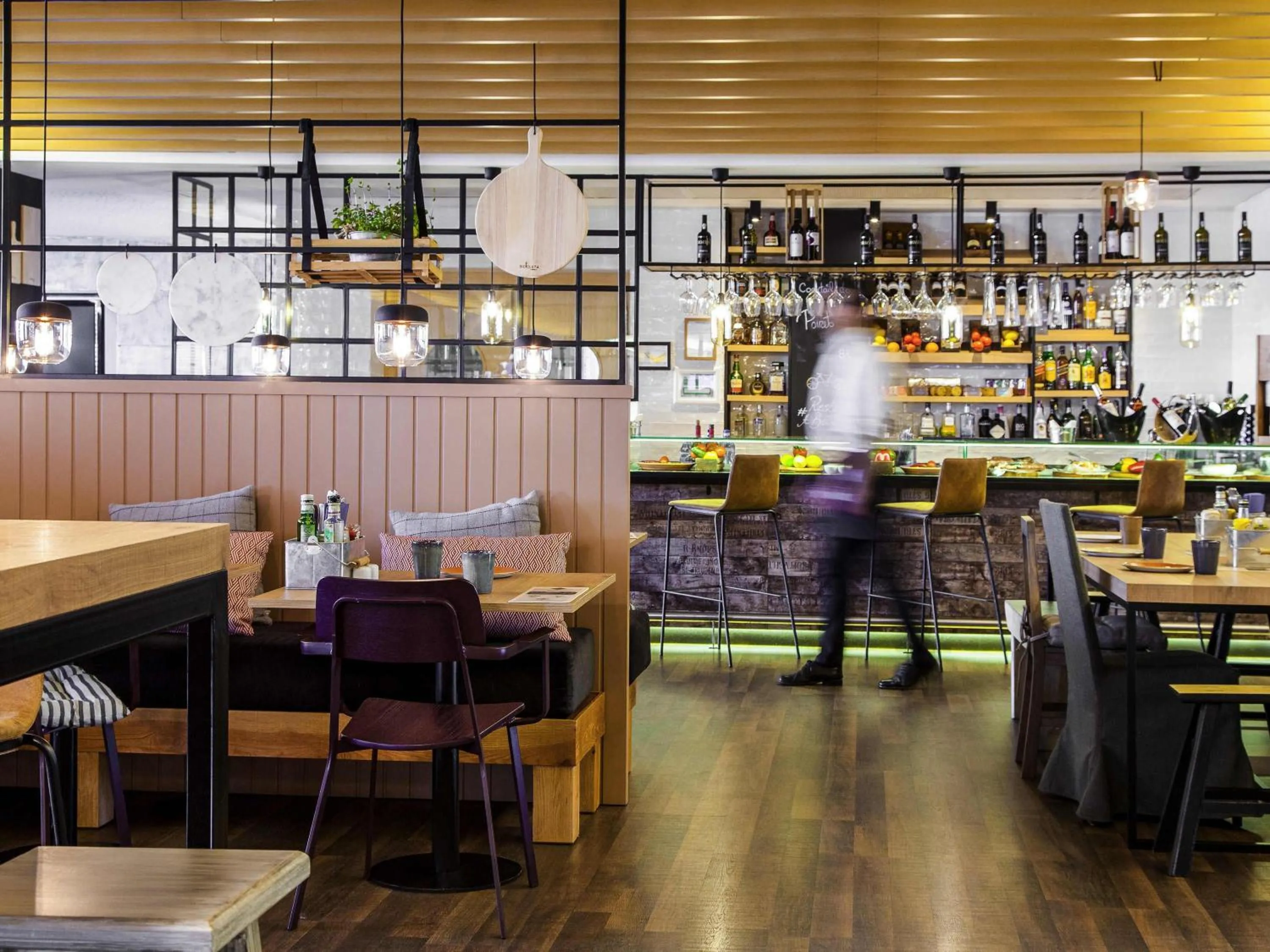 Lounge or bar in Novotel Lisboa