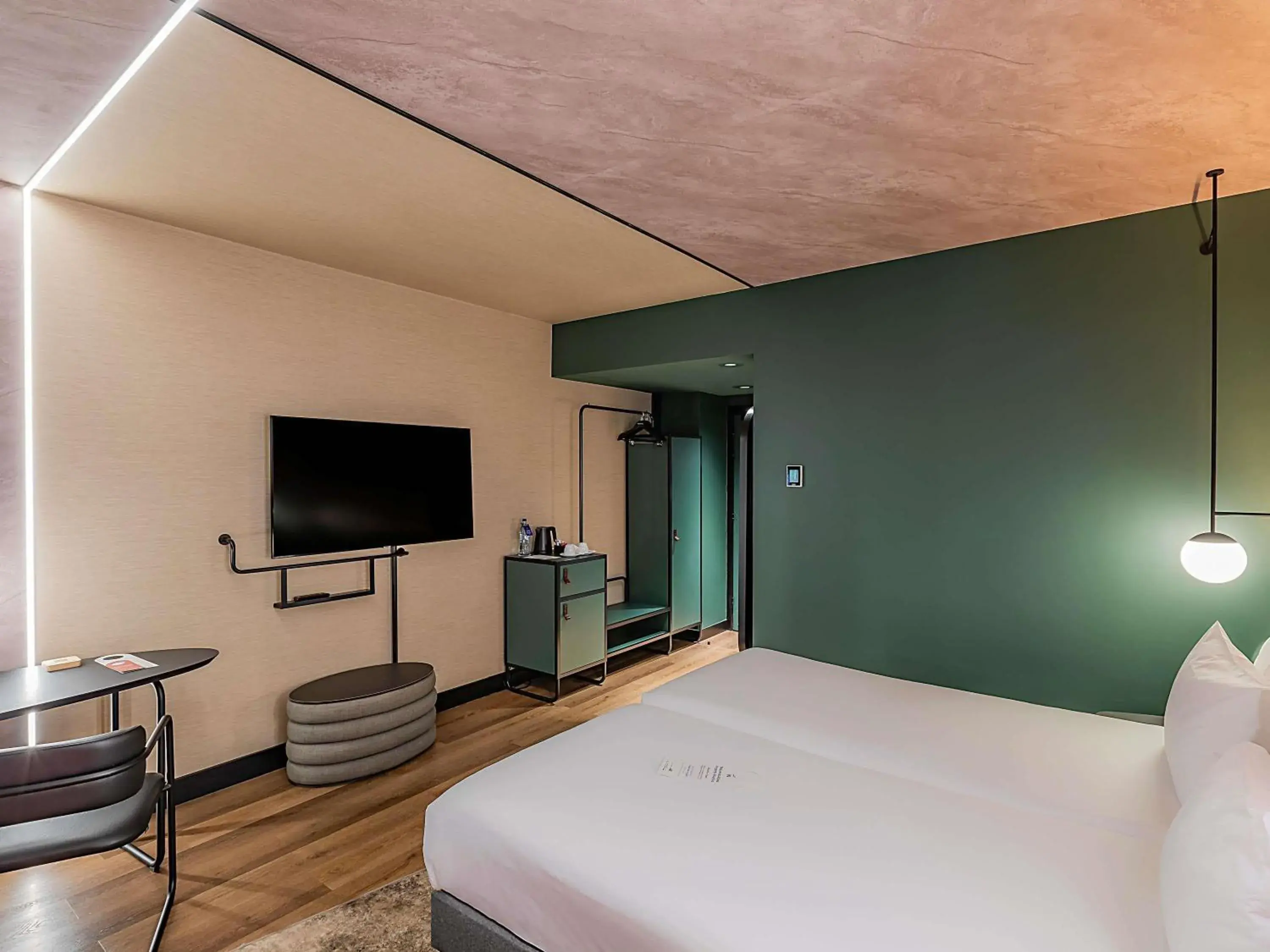 Bedroom, Bed in Novotel Lisboa Bedroom, Bed in Novotel Lisboa