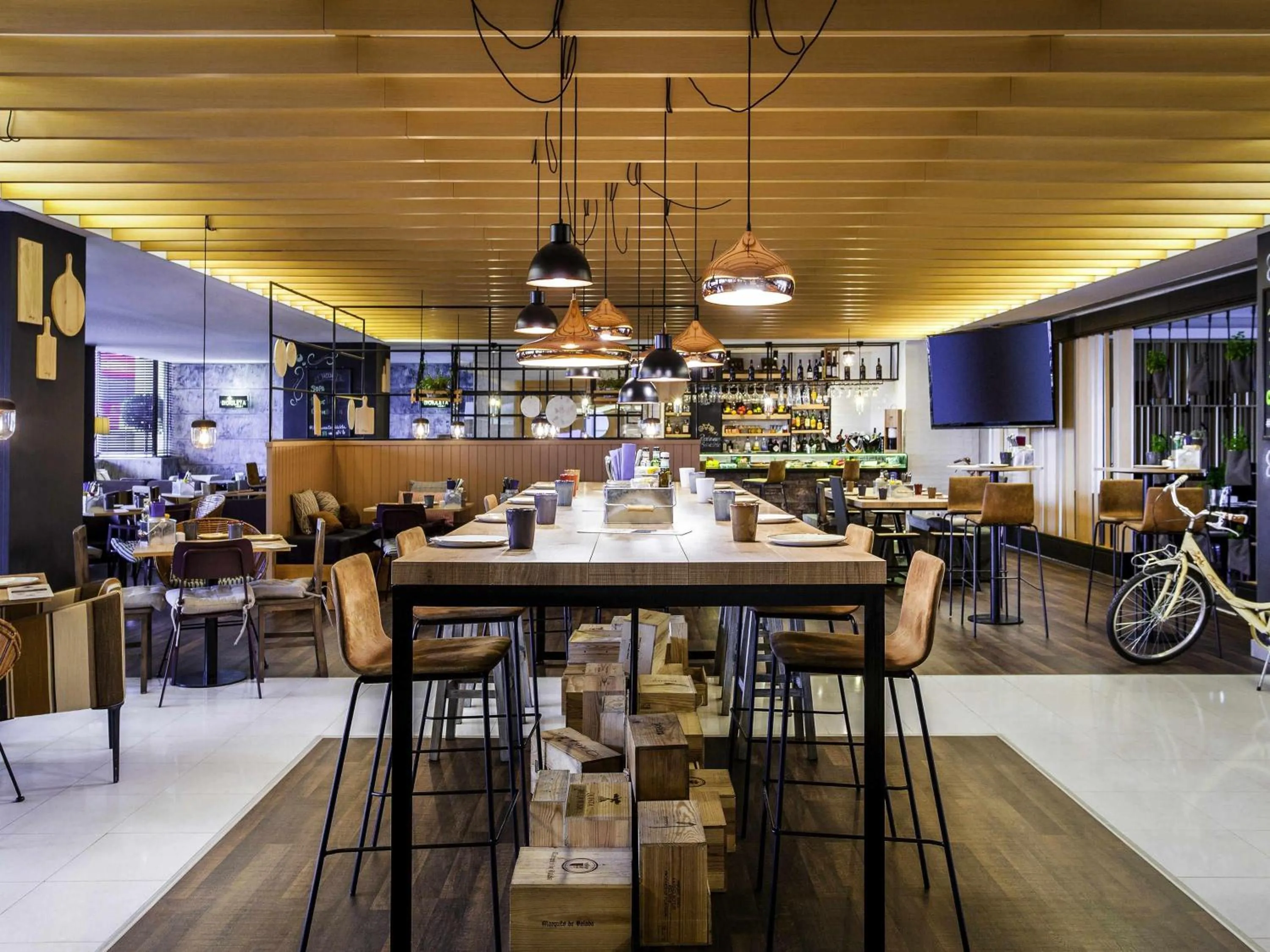 Restaurant/places to eat in Novotel Lisboa