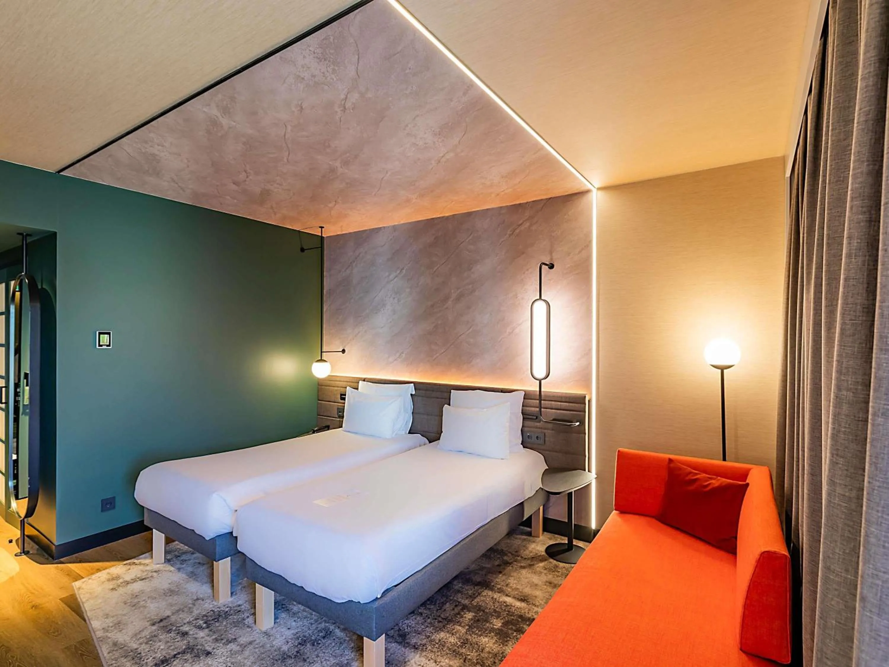 Bedroom, Bed in Novotel Lisboa