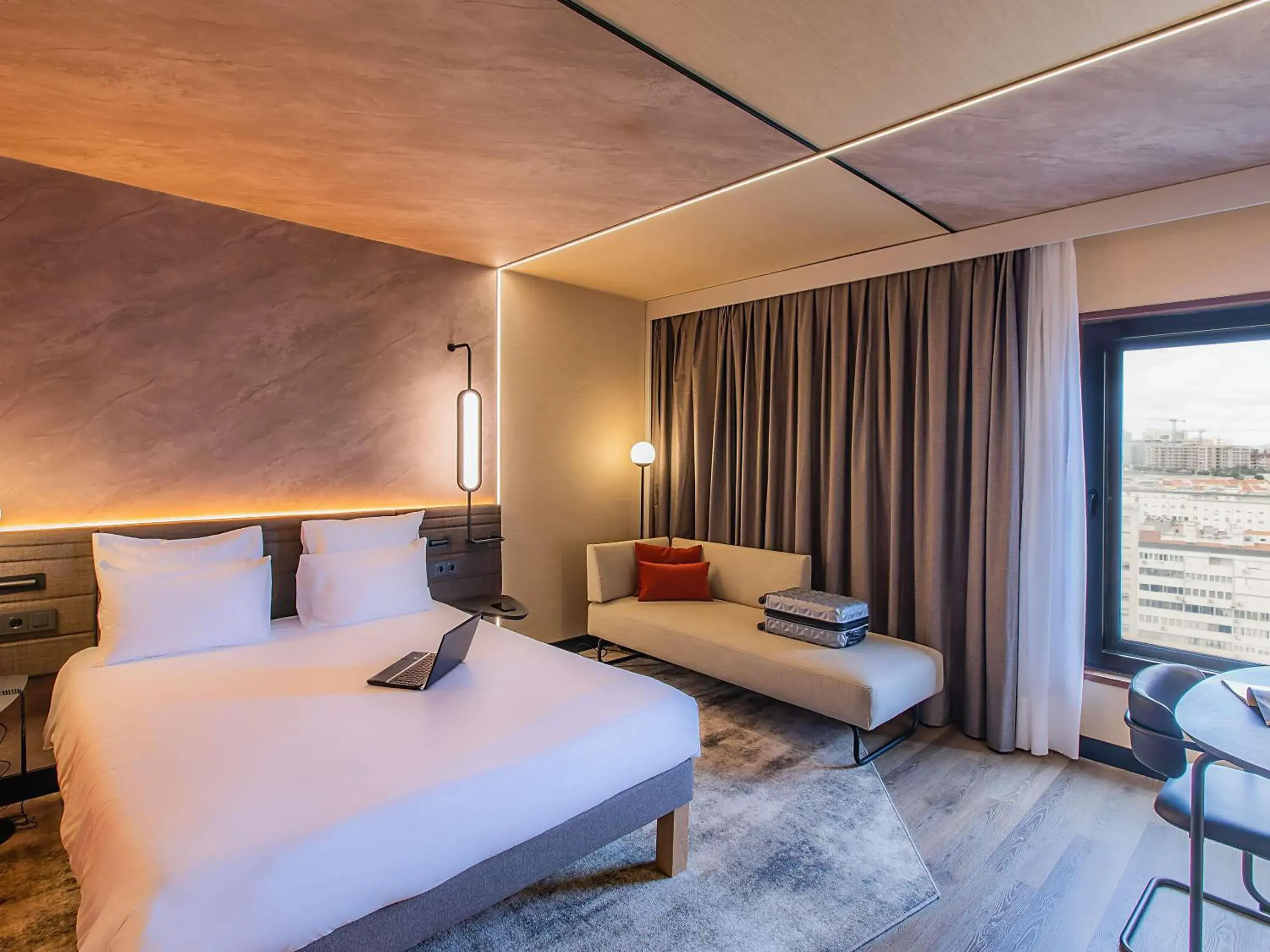 Property building, Bed in Novotel Lisboa Property building, Bed in Novotel Lisboa