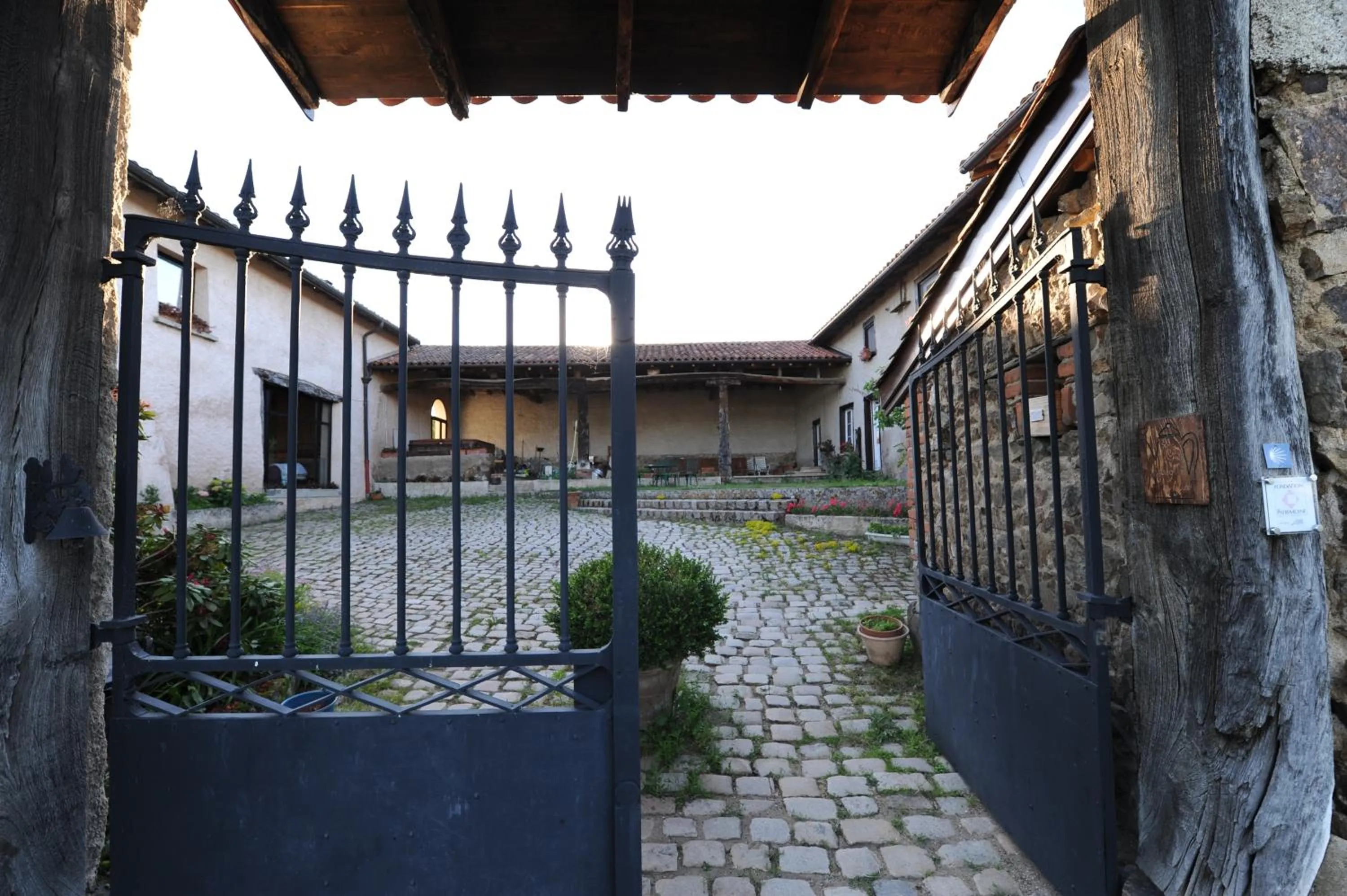 Facade/entrance in Chez Jacotte et Elia