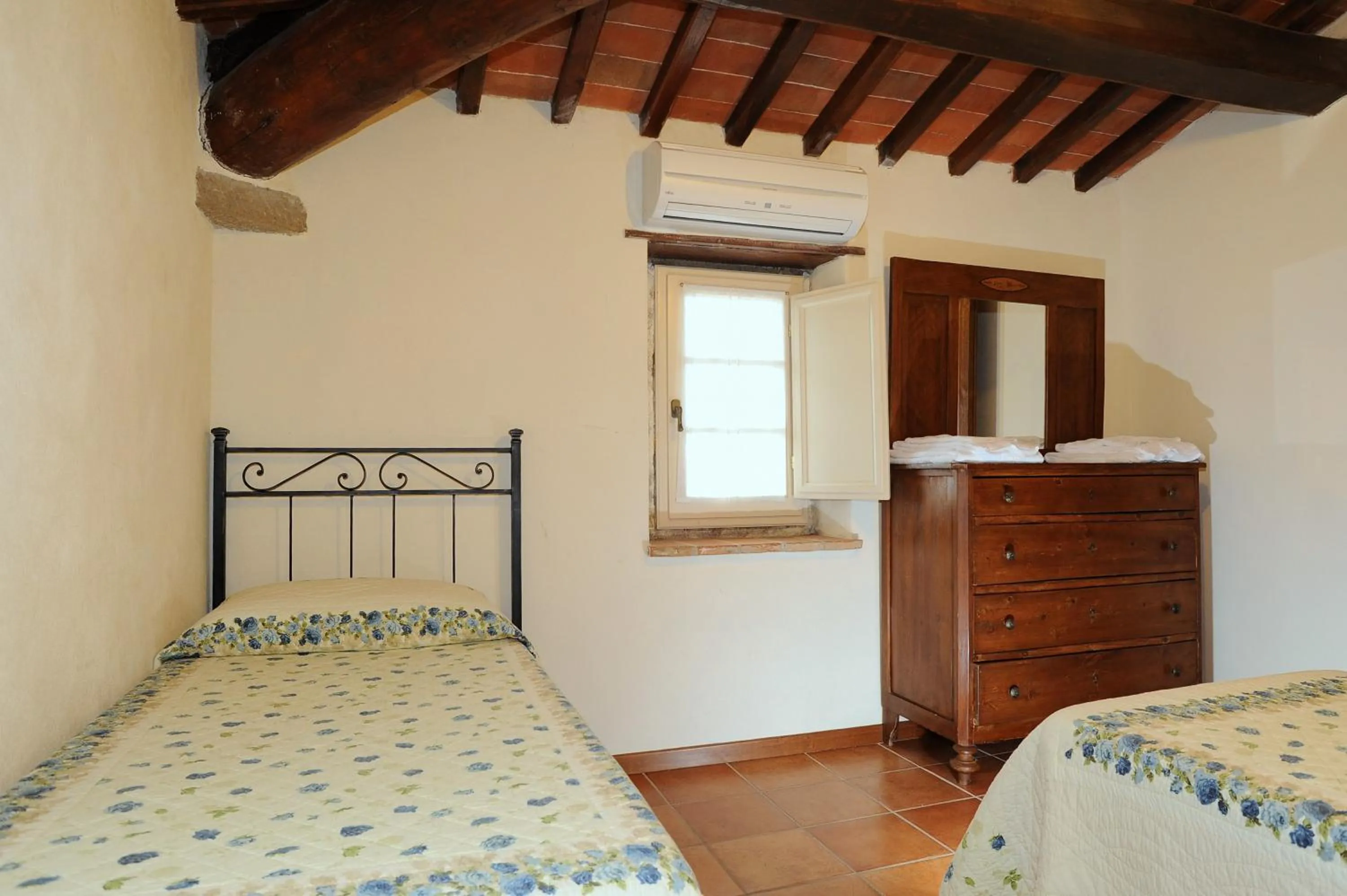 Bed in Erboli Residence