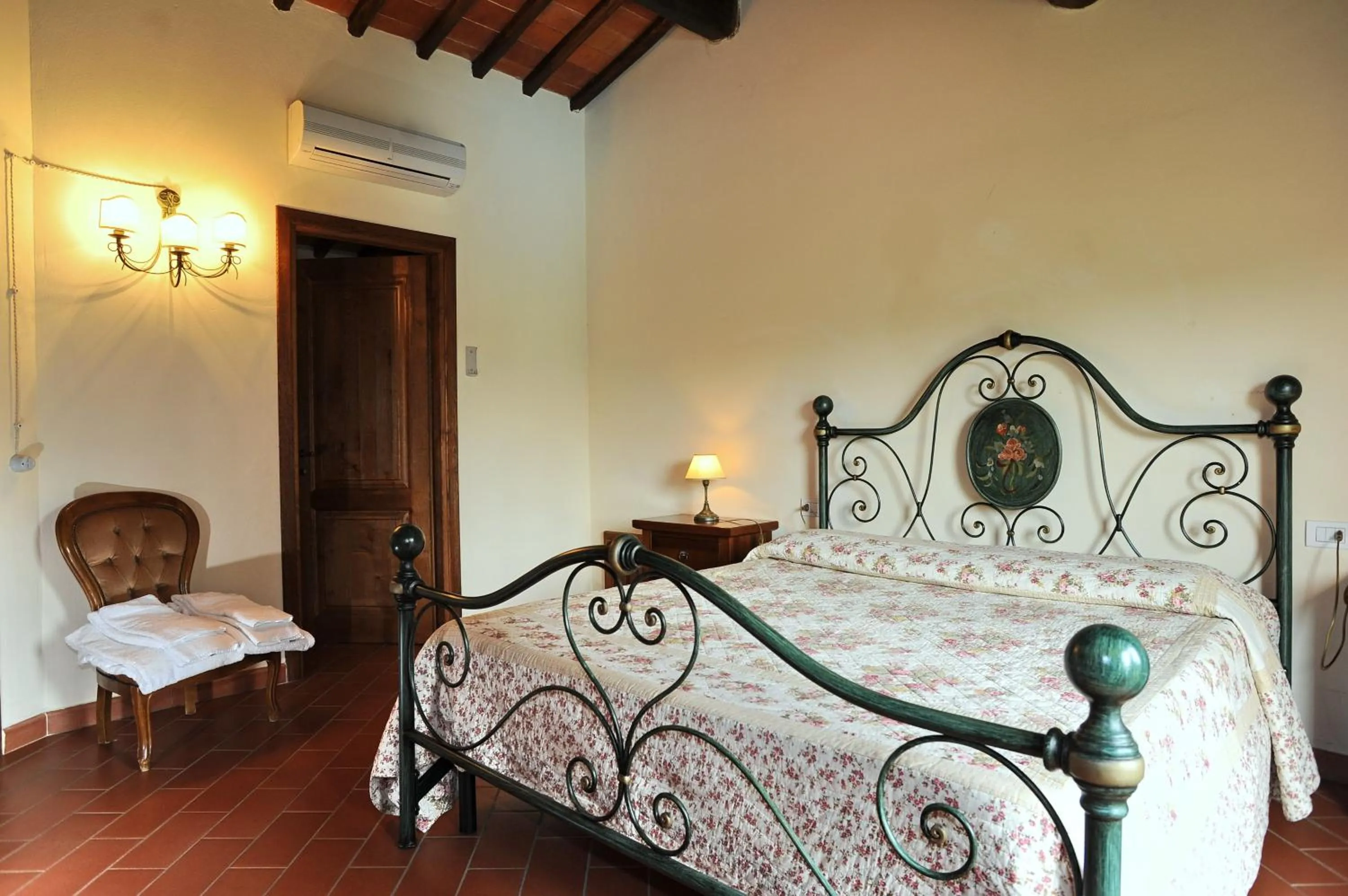 Bed in Erboli Residence