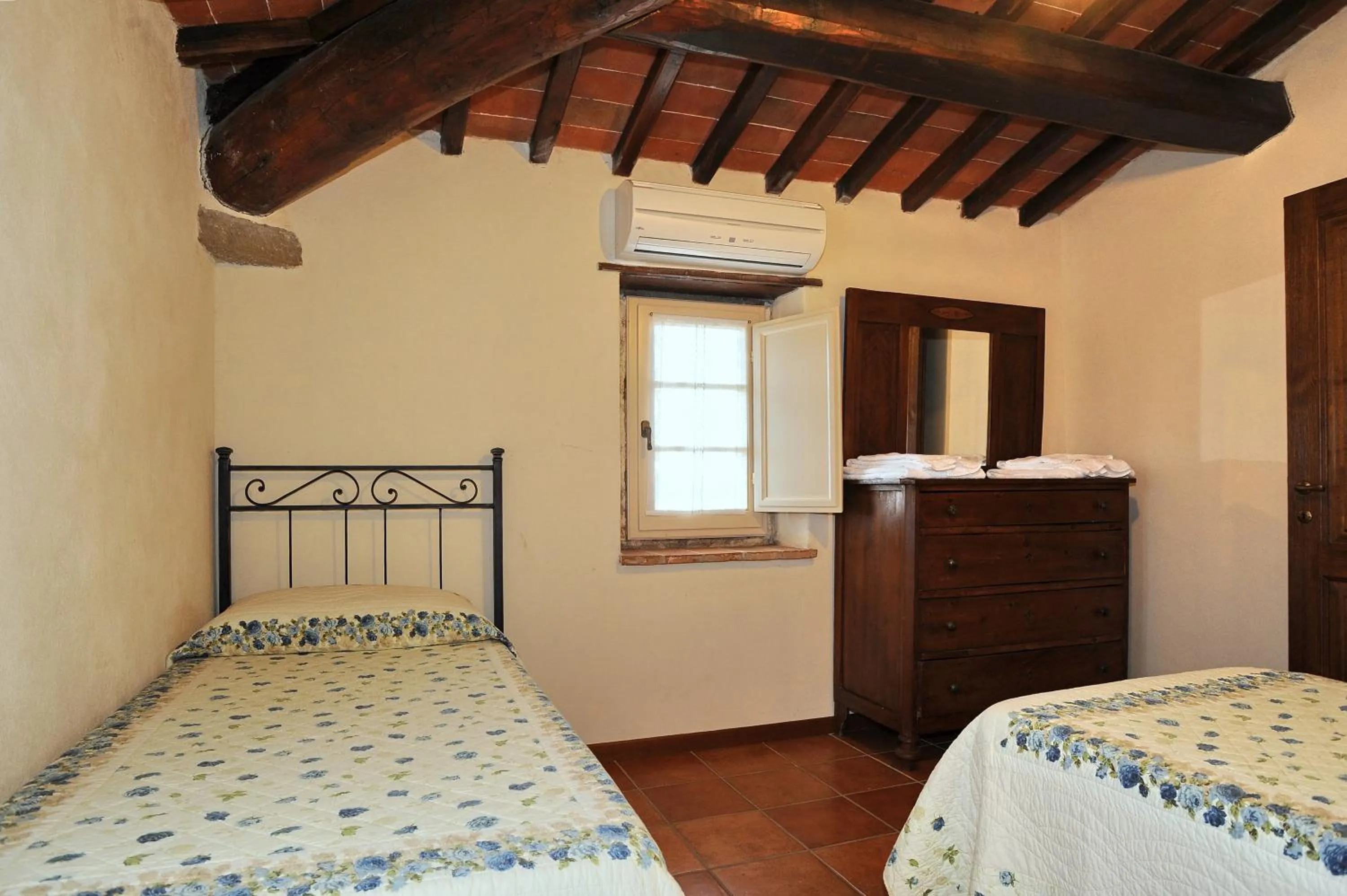 Bed in Erboli Residence