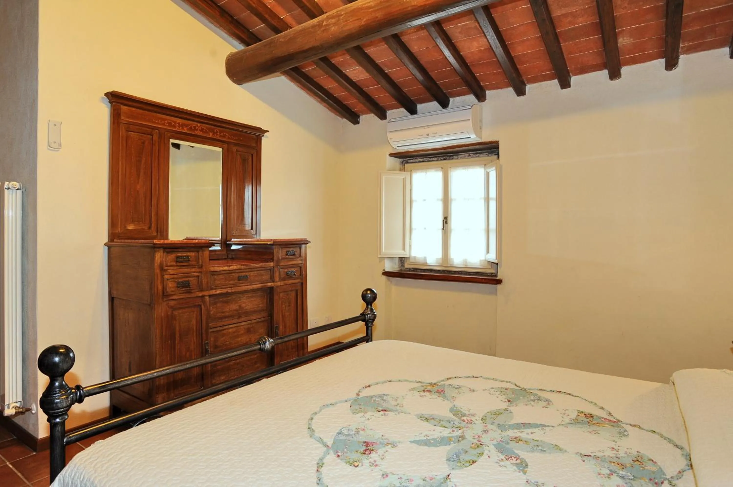 Bed in Erboli Residence