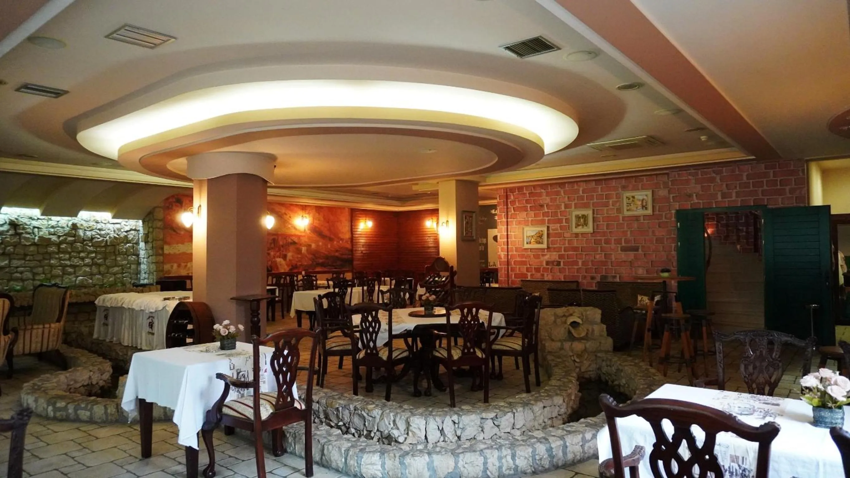 Restaurant/places to eat in Hotel Vila Ivanković