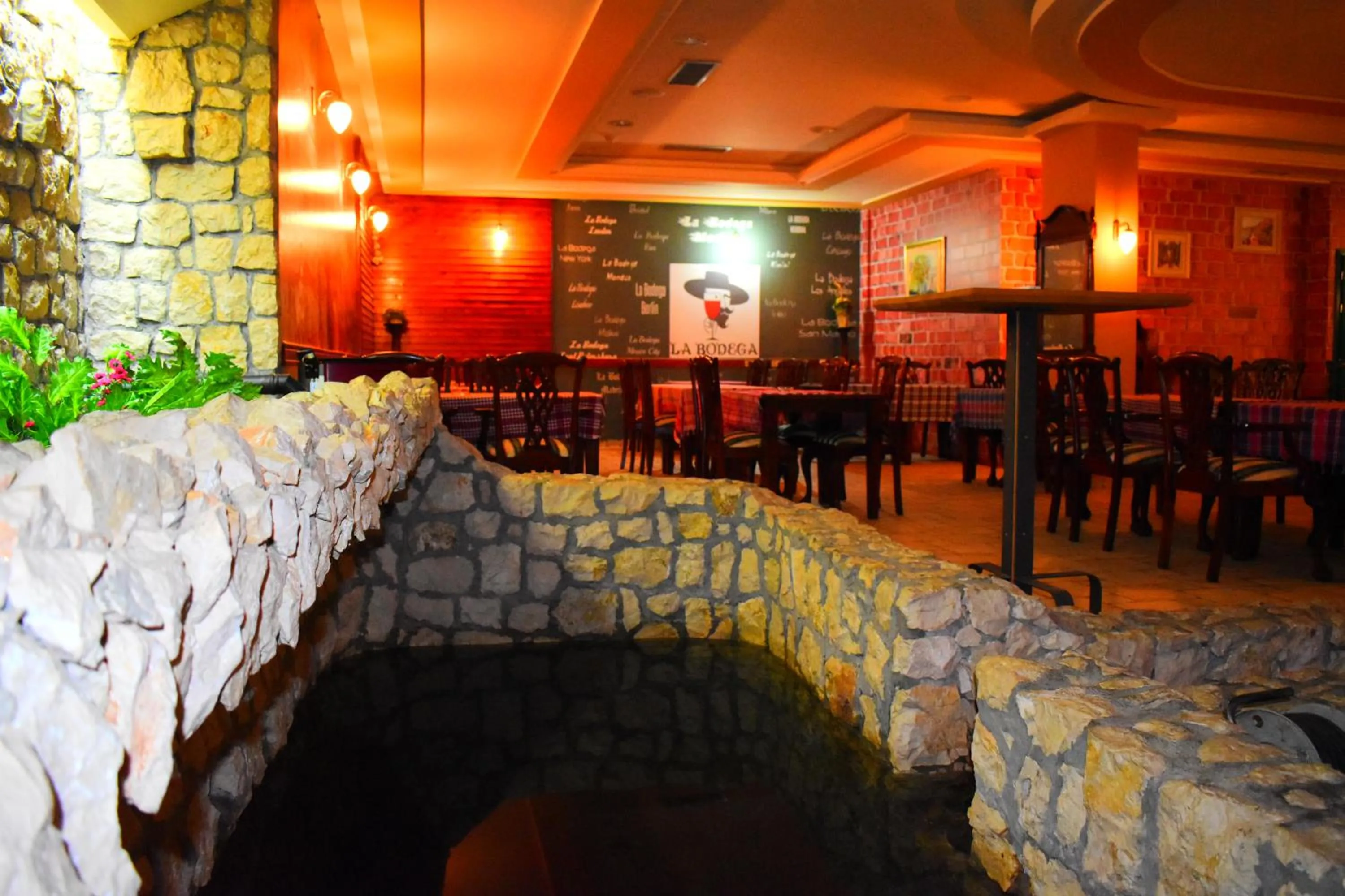 Restaurant/places to eat in Hotel Vila Ivanković