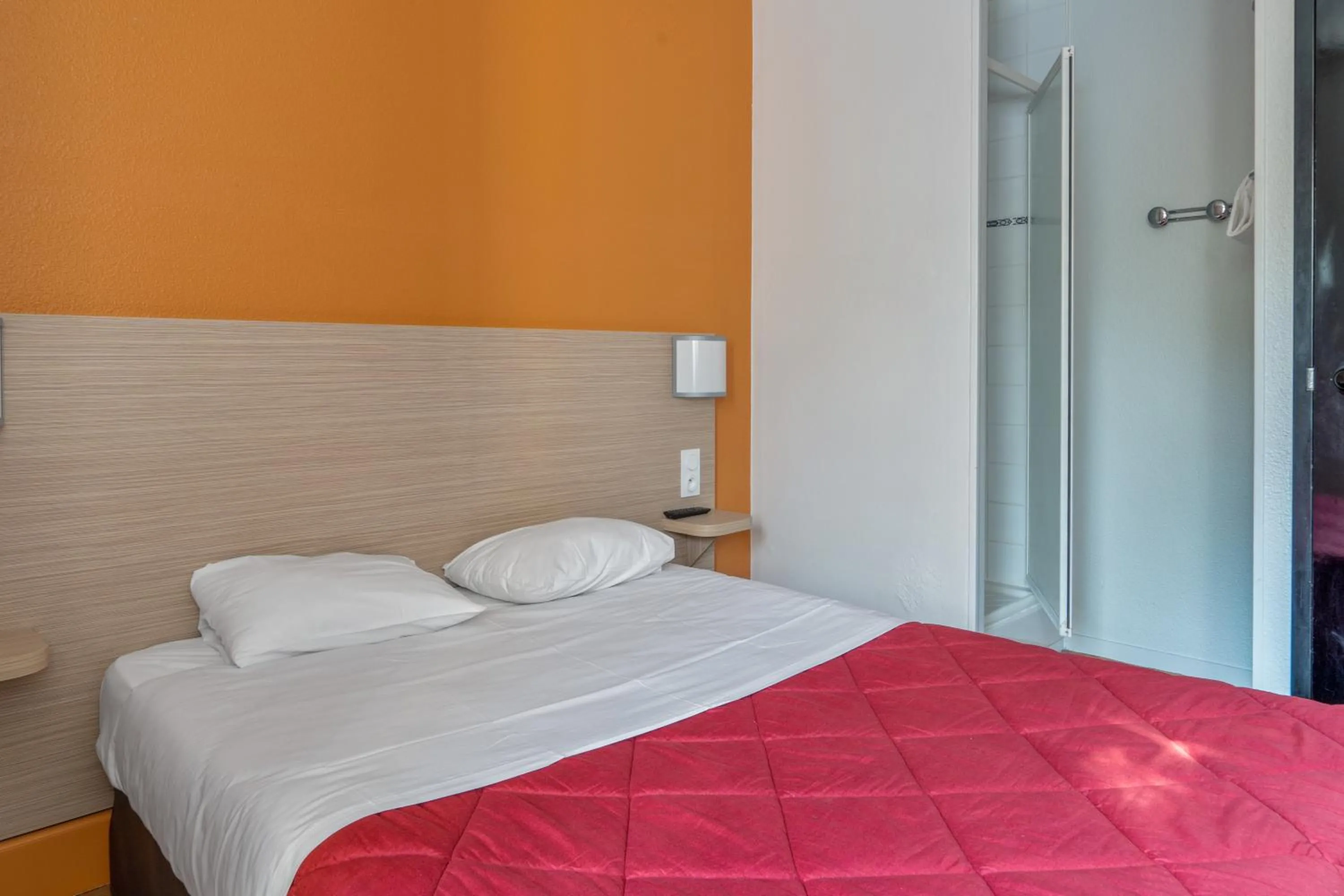 Bed in Premiere Classe Rouen Nord - Barentin