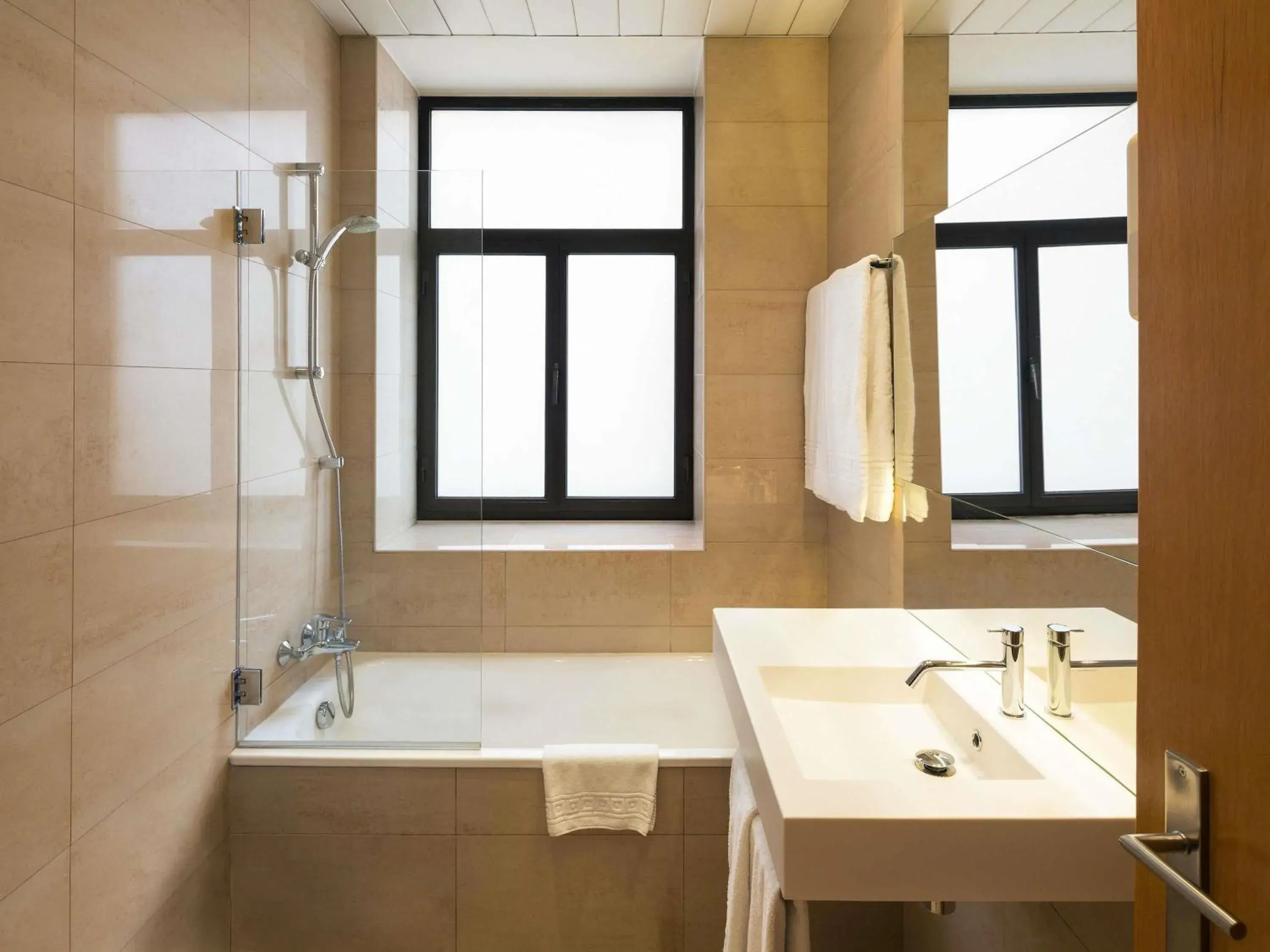 Bedroom in Mercure Porto Centro Santa Catarina Bedroom in Mercure Porto Centro Santa Catarina