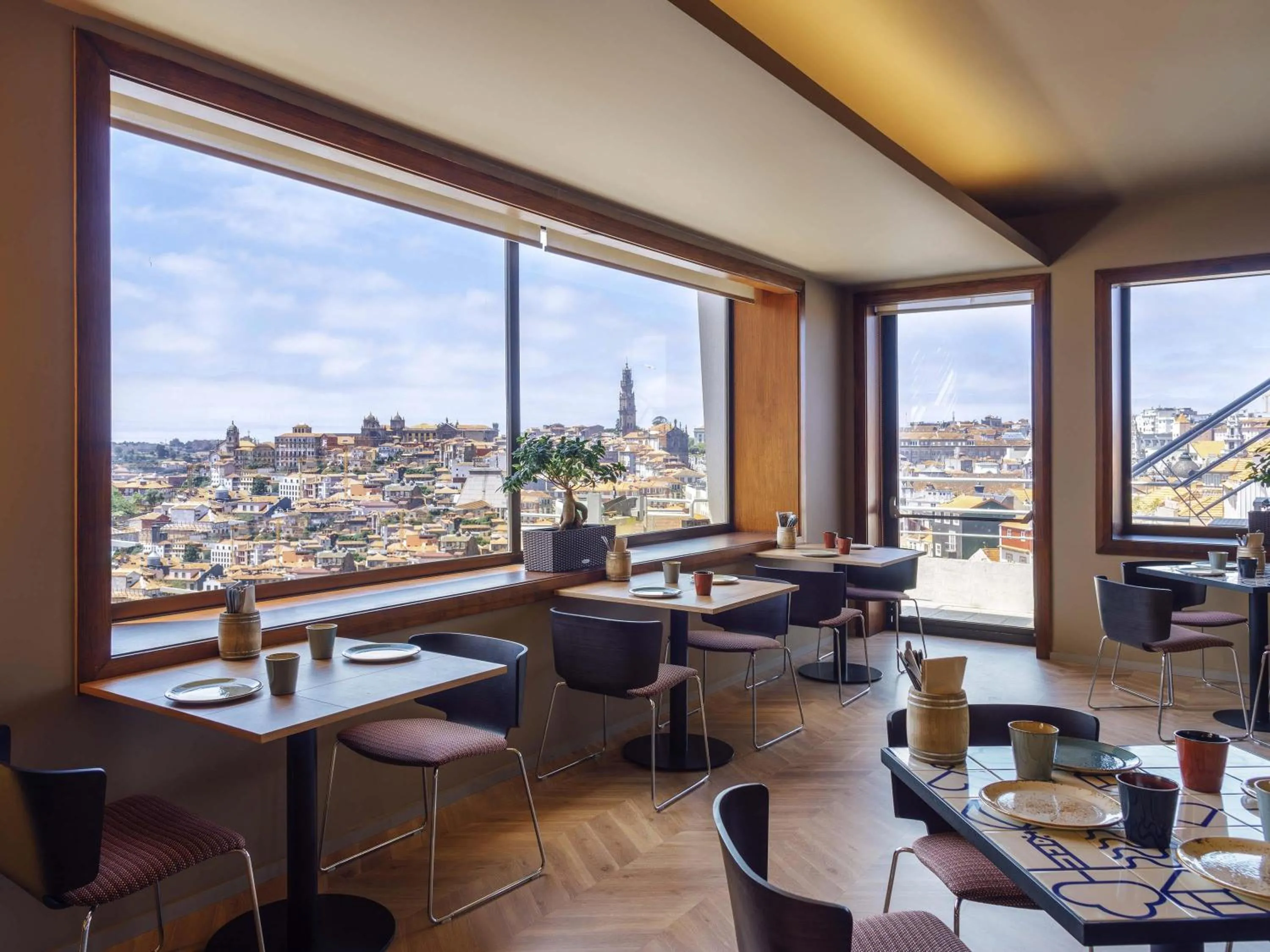 Restaurant/places to eat in Mercure Porto Centro Santa Catarina