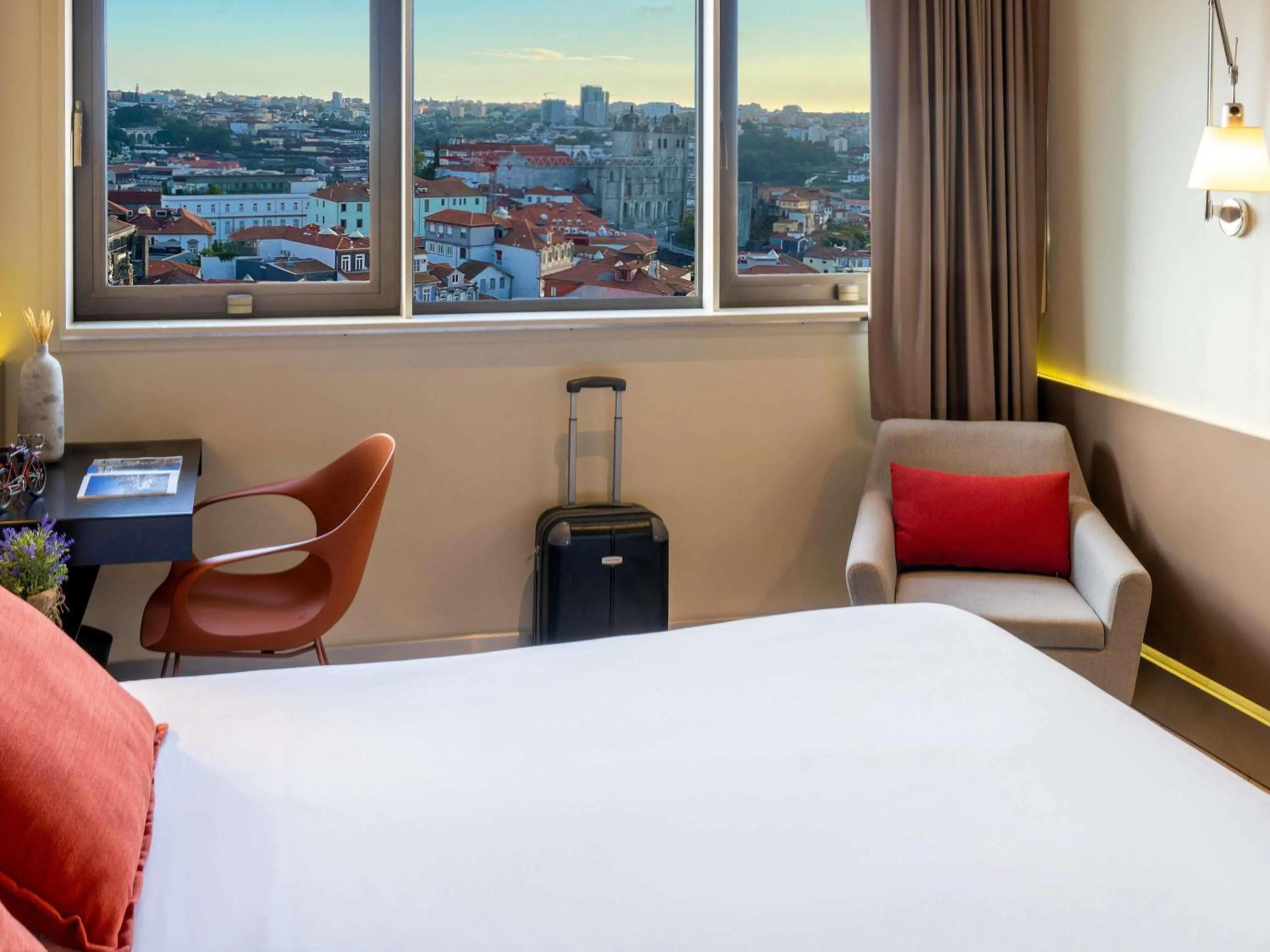 Property building, Bed in Mercure Porto Centro Santa Catarina