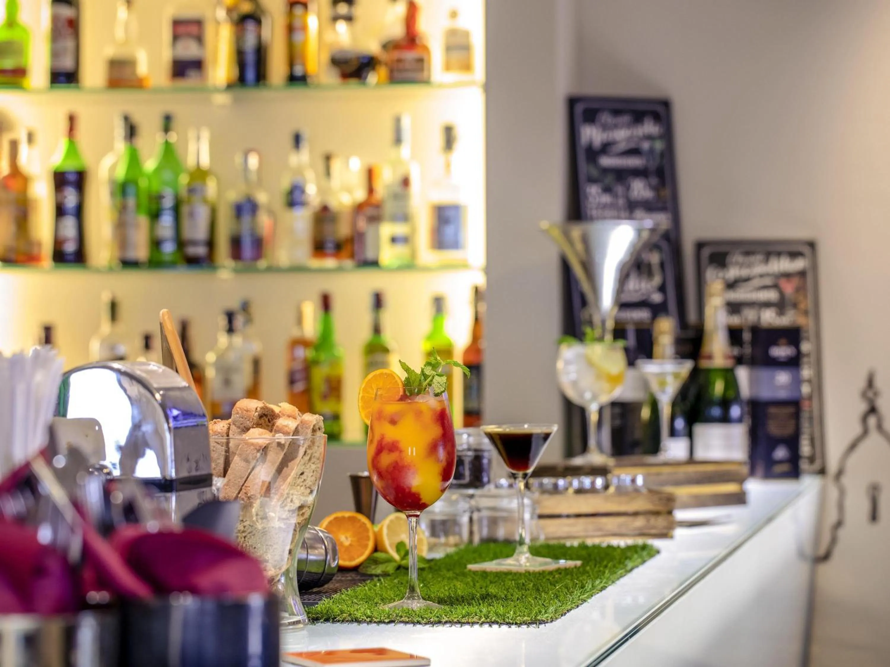 Lounge or bar in Mercure Porto Centro Santa Catarina