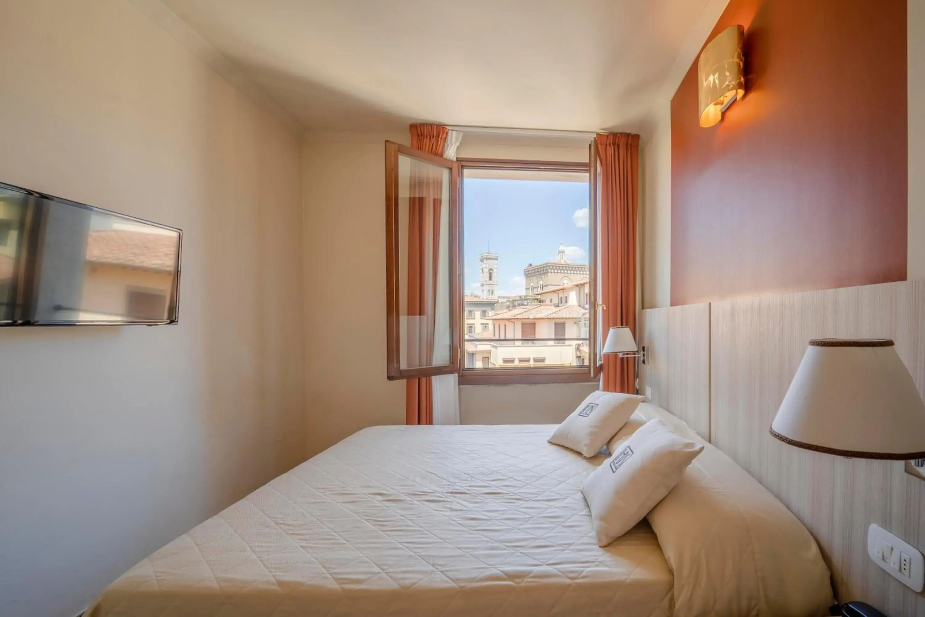 Classic Double or Twin Room in Hotel della Signoria Classic Double or Twin Room in Hotel della Signoria