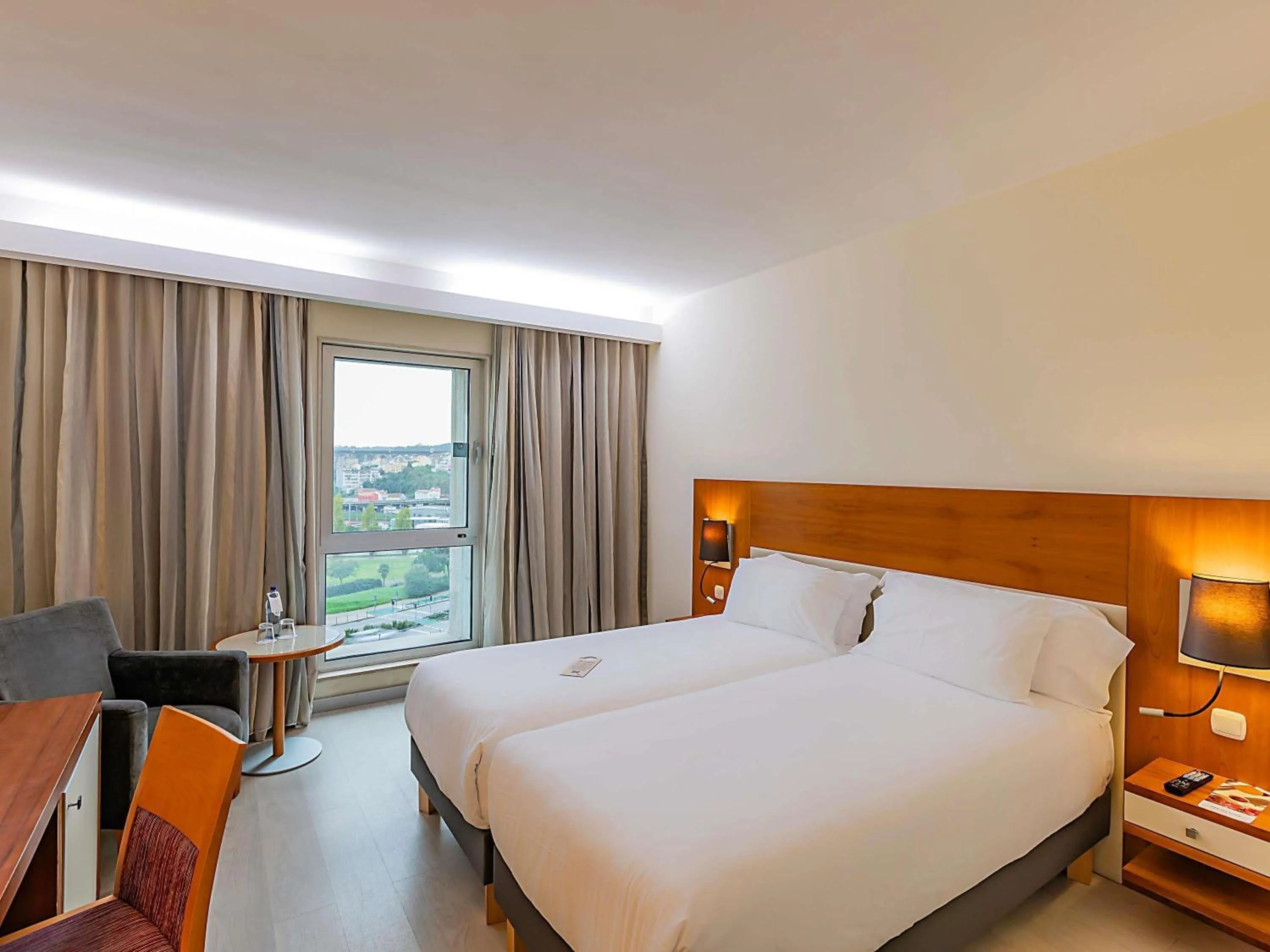 Bedroom, Bed in Hotel Mercure Lisboa