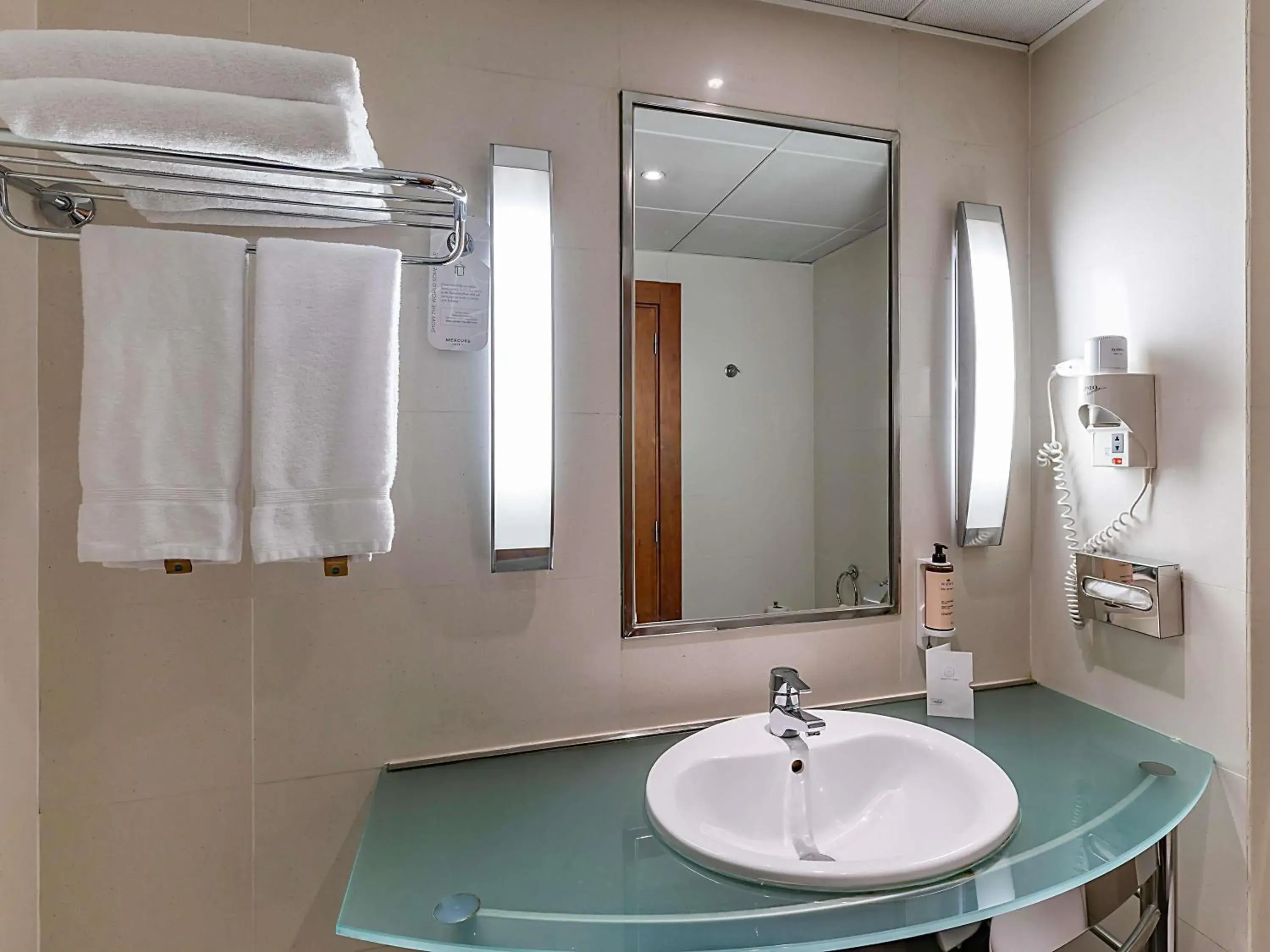 Property building in Hotel Mercure Lisboa Property building in Hotel Mercure Lisboa