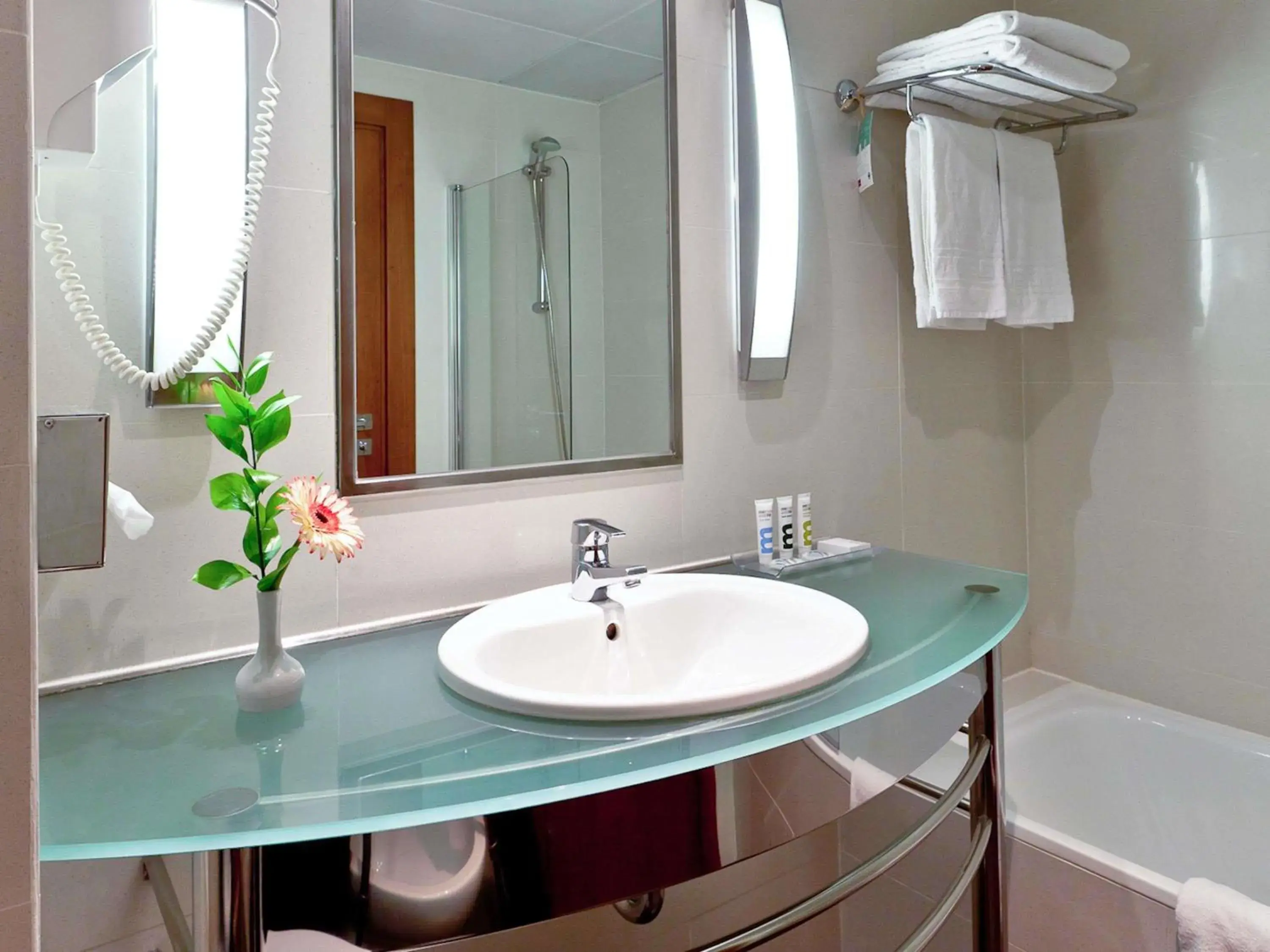 Bedroom in Hotel Mercure Lisboa Bedroom in Hotel Mercure Lisboa