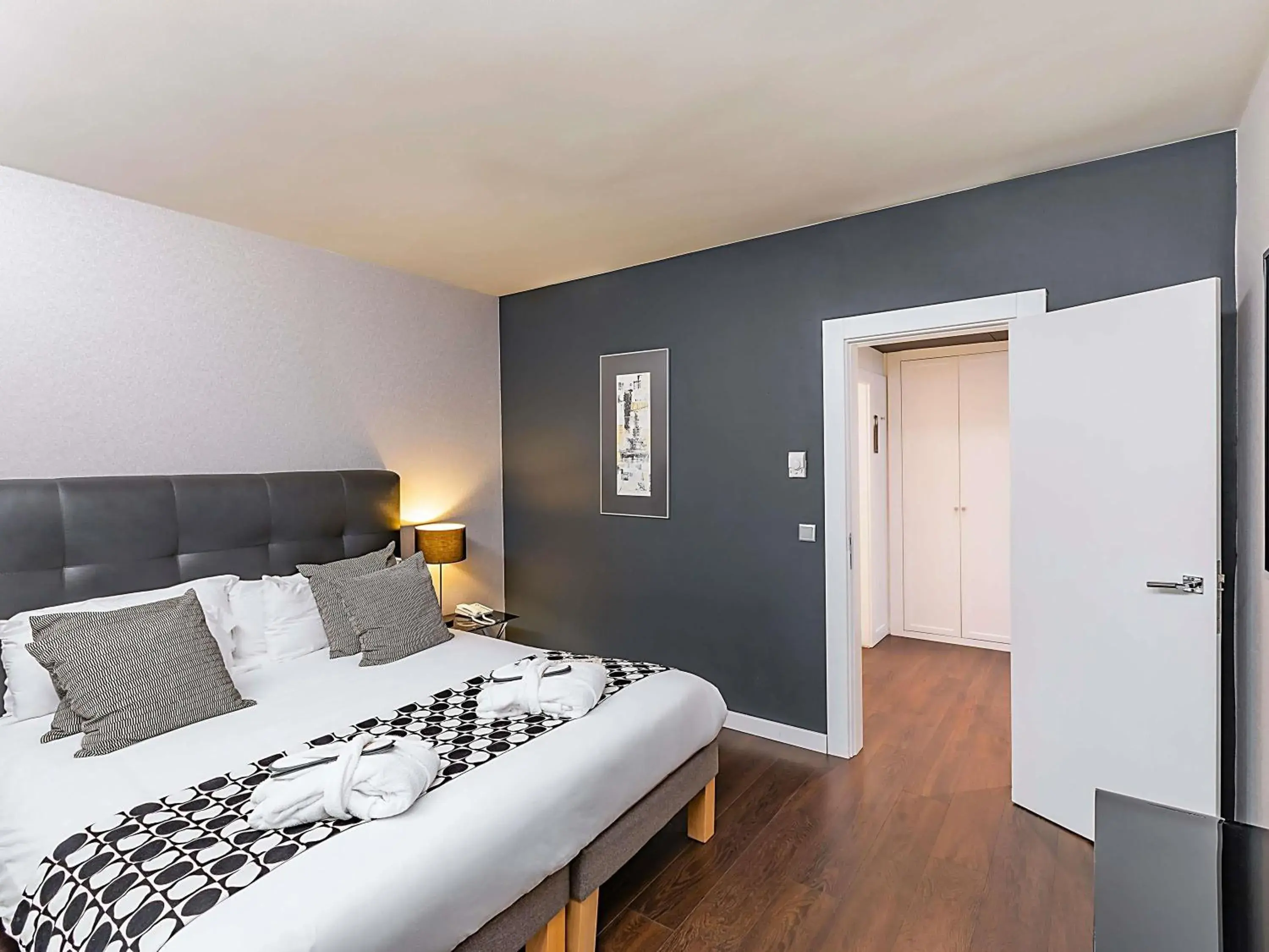 Bedroom, Bed in Hotel Mercure Lisboa Bedroom, Bed in Hotel Mercure Lisboa