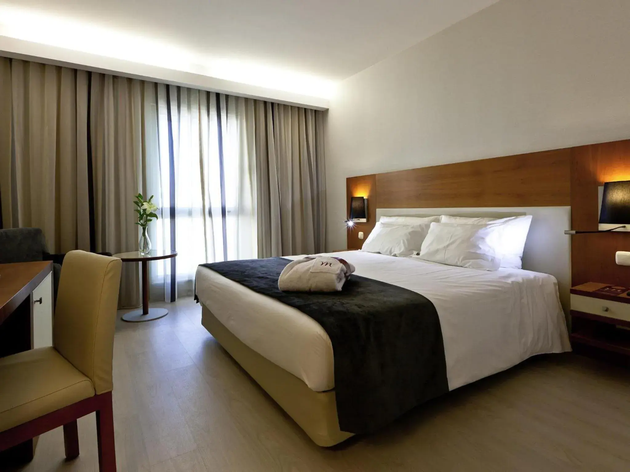 Bedroom, Bed in Hotel Mercure Lisboa Bedroom, Bed in Hotel Mercure Lisboa