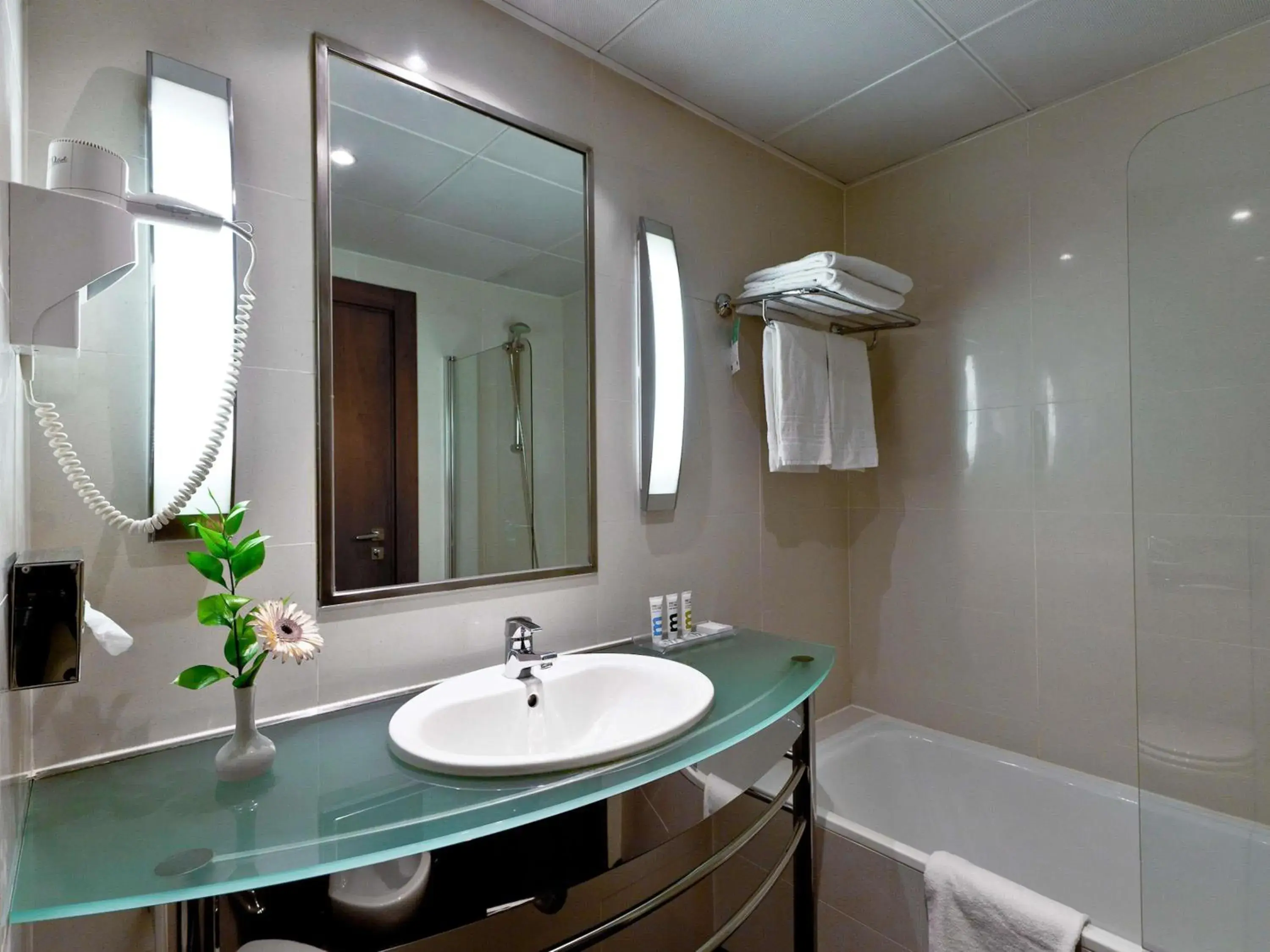 Bedroom in Hotel Mercure Lisboa Bedroom in Hotel Mercure Lisboa