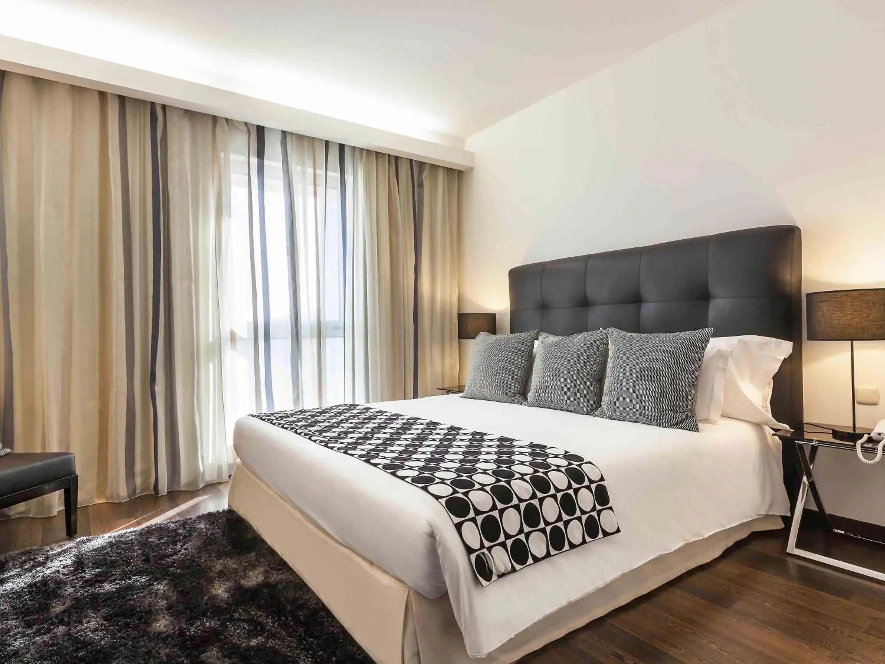 Bedroom, Bed in Hotel Mercure Lisboa Bedroom, Bed in Hotel Mercure Lisboa