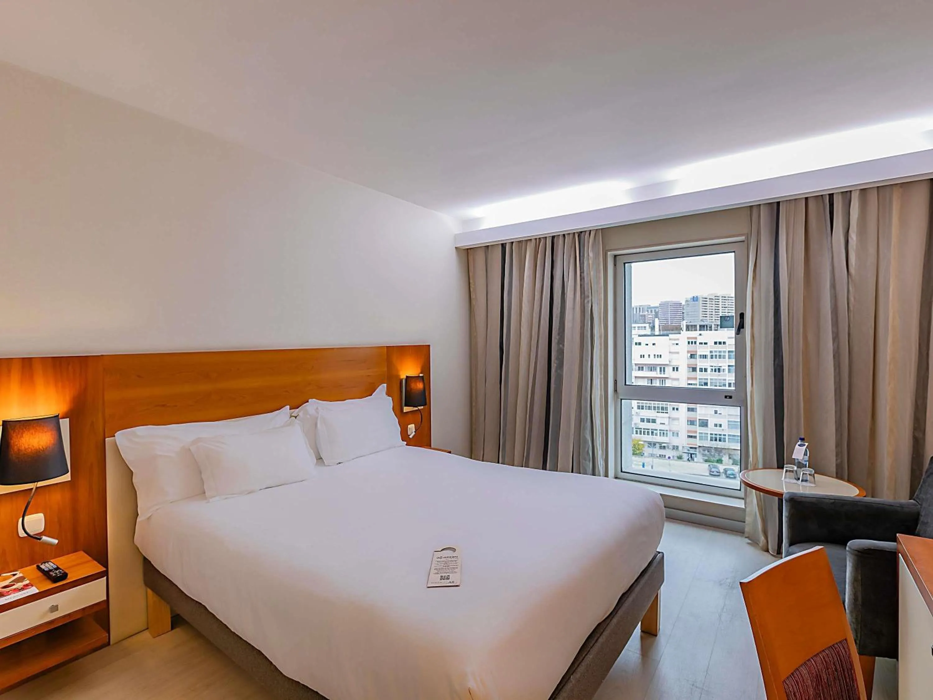 Bedroom, Bed in Hotel Mercure Lisboa