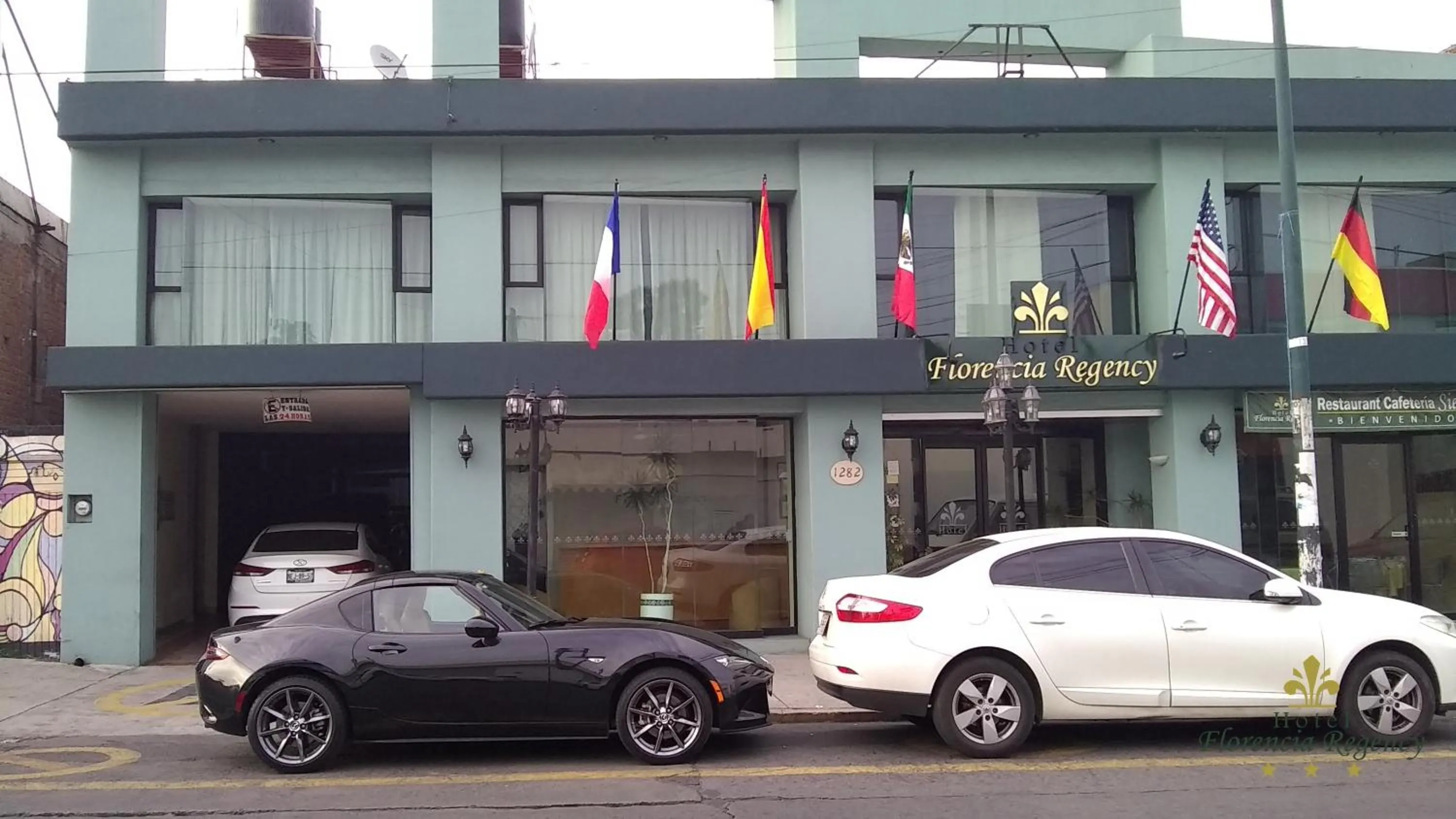 Facade/entrance in Hotel Florencia Regency