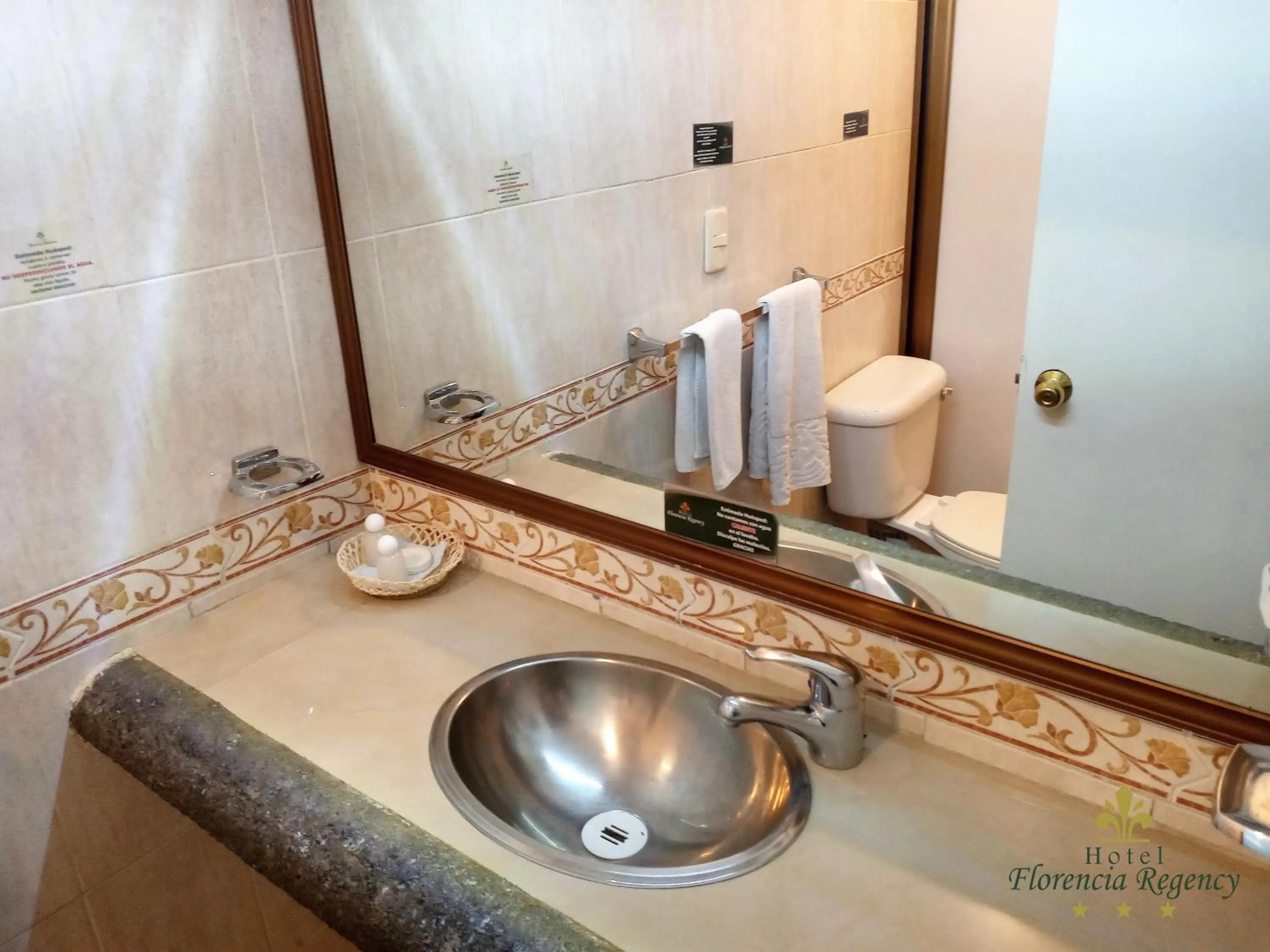Bathroom in Hotel Florencia Regency