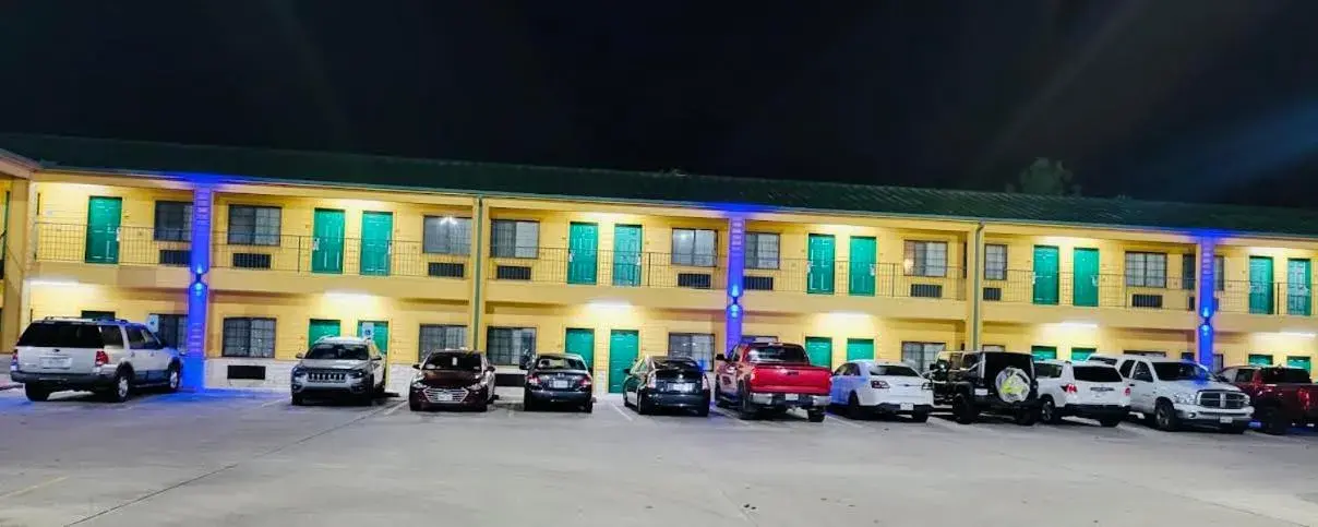 Property building in Scottish Inn & Suites Property building in Scottish Inn & Suites