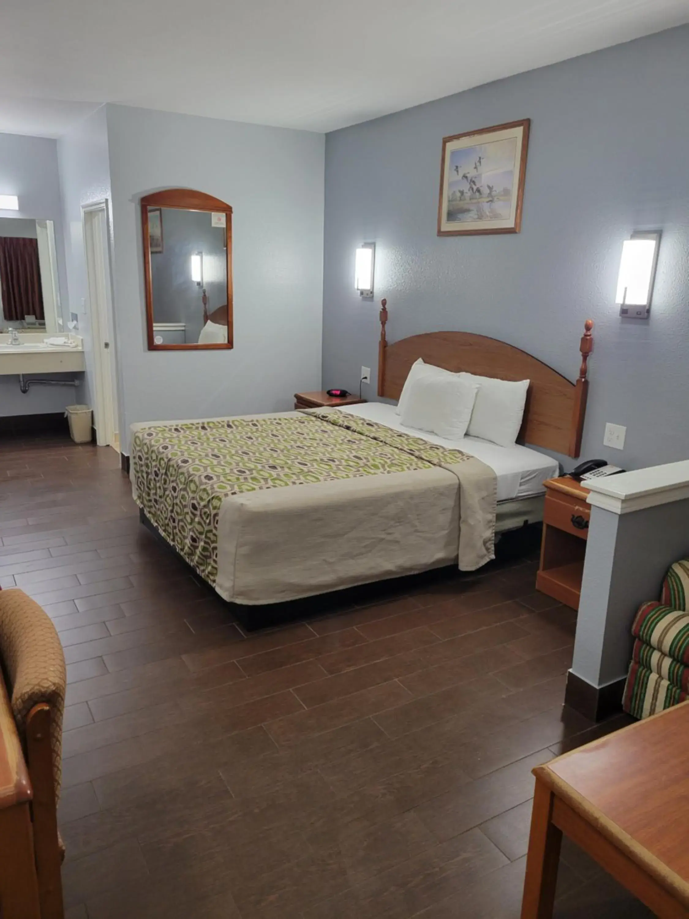 Bed in Scottish Inn & Suites Bed in Scottish Inn & Suites