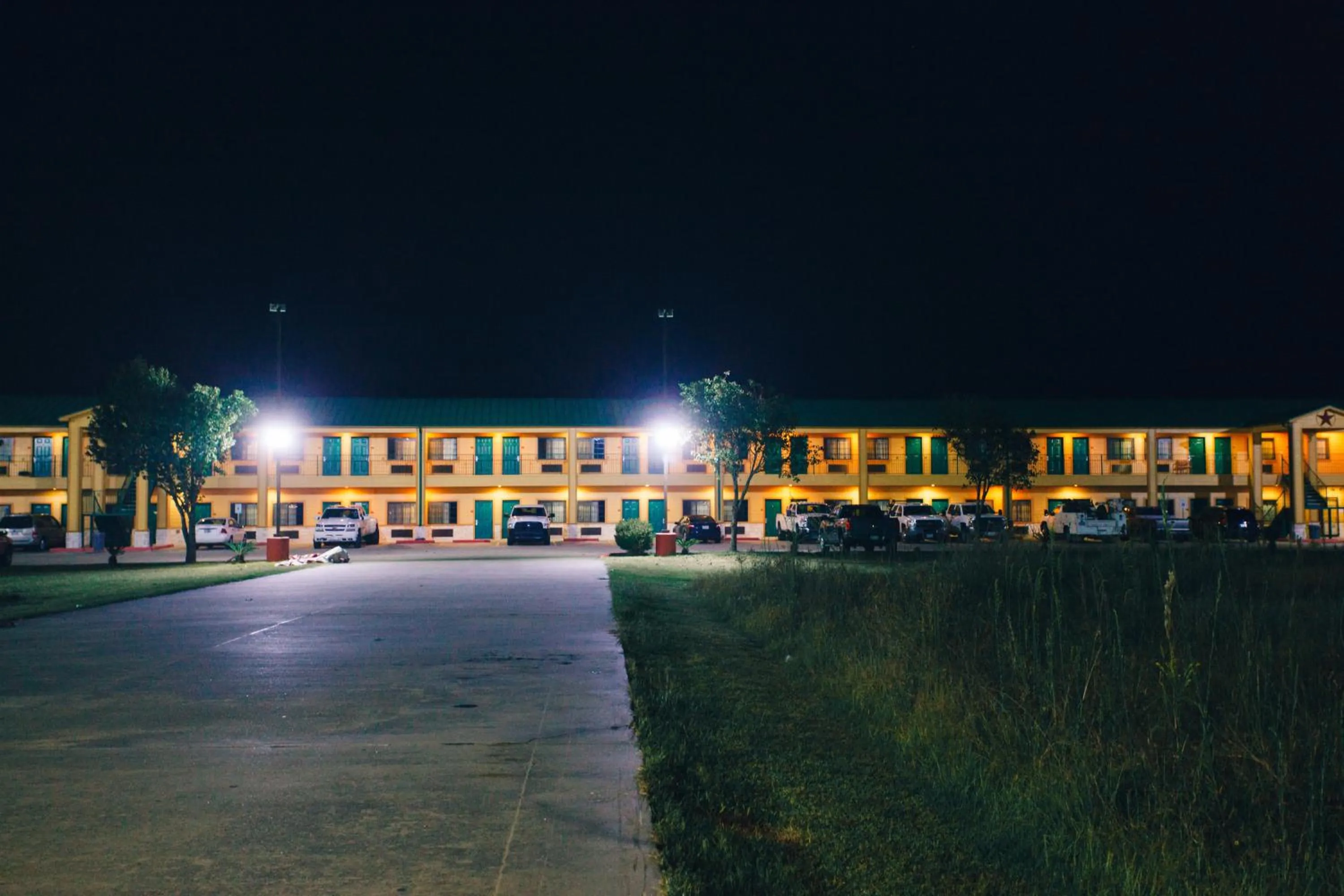 Property building in Scottish Inn & Suites