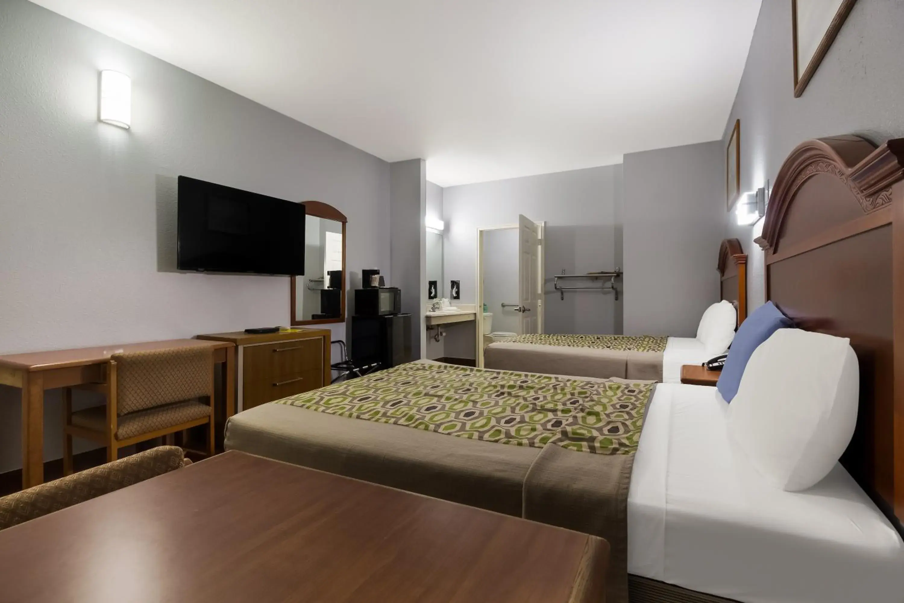 Bedroom, Bed in Scottish Inn & Suites Bedroom, Bed in Scottish Inn & Suites