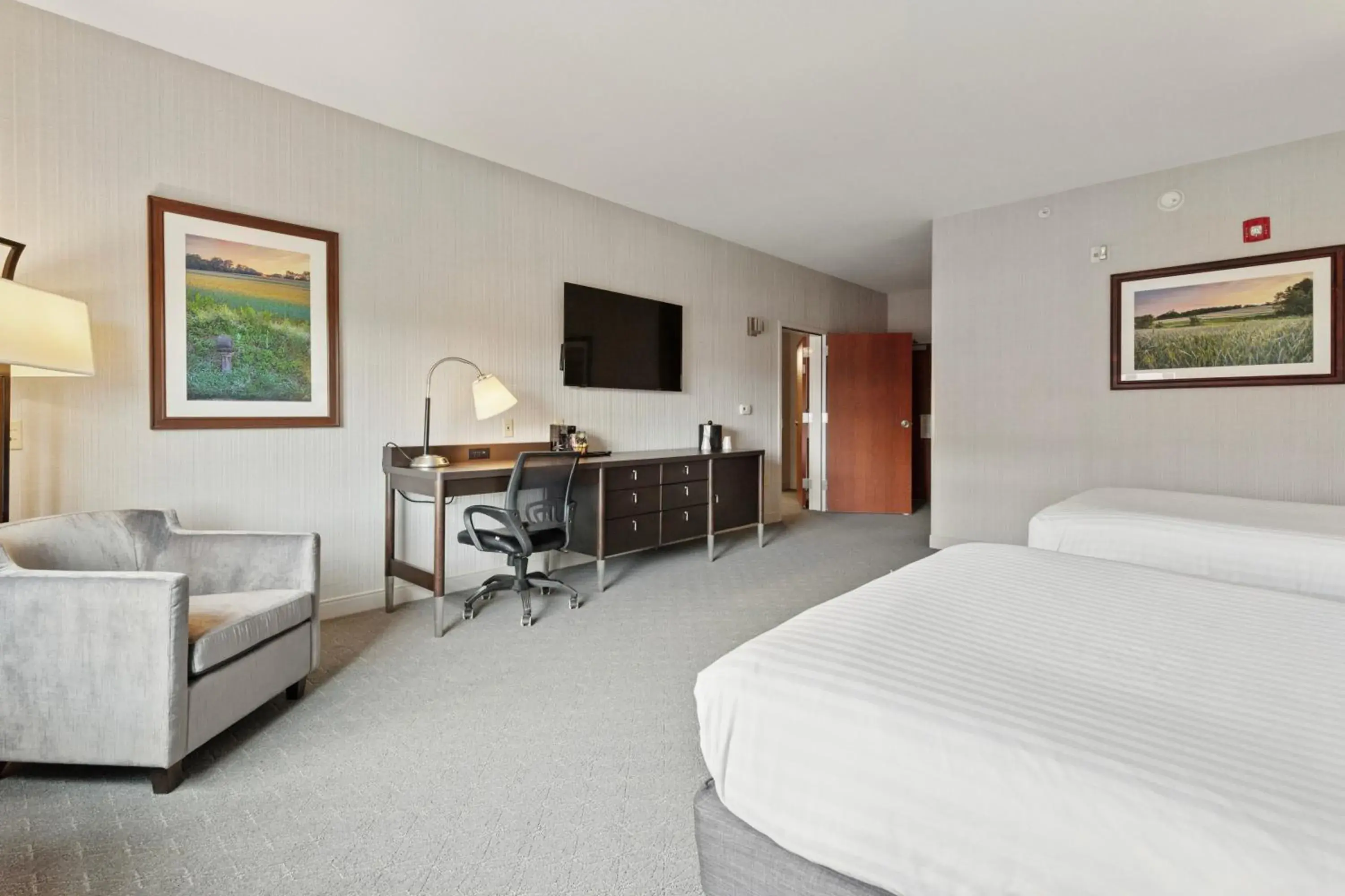 Bedroom, Bed in The Hotel Warner Bedroom, Bed in The Hotel Warner