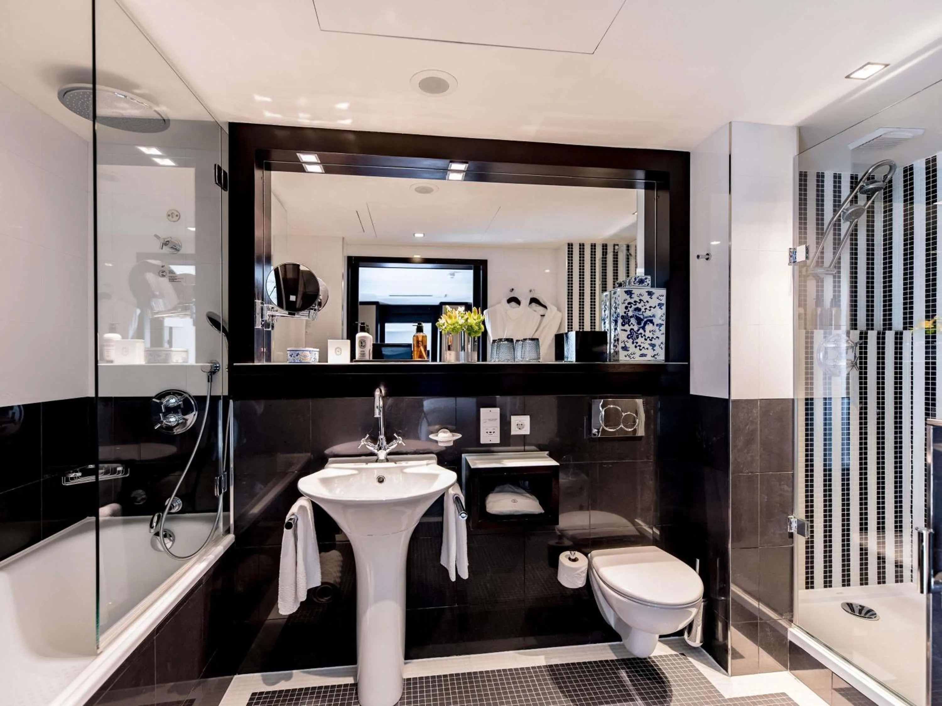 Bedroom in Sofitel Lisbon Liberdade