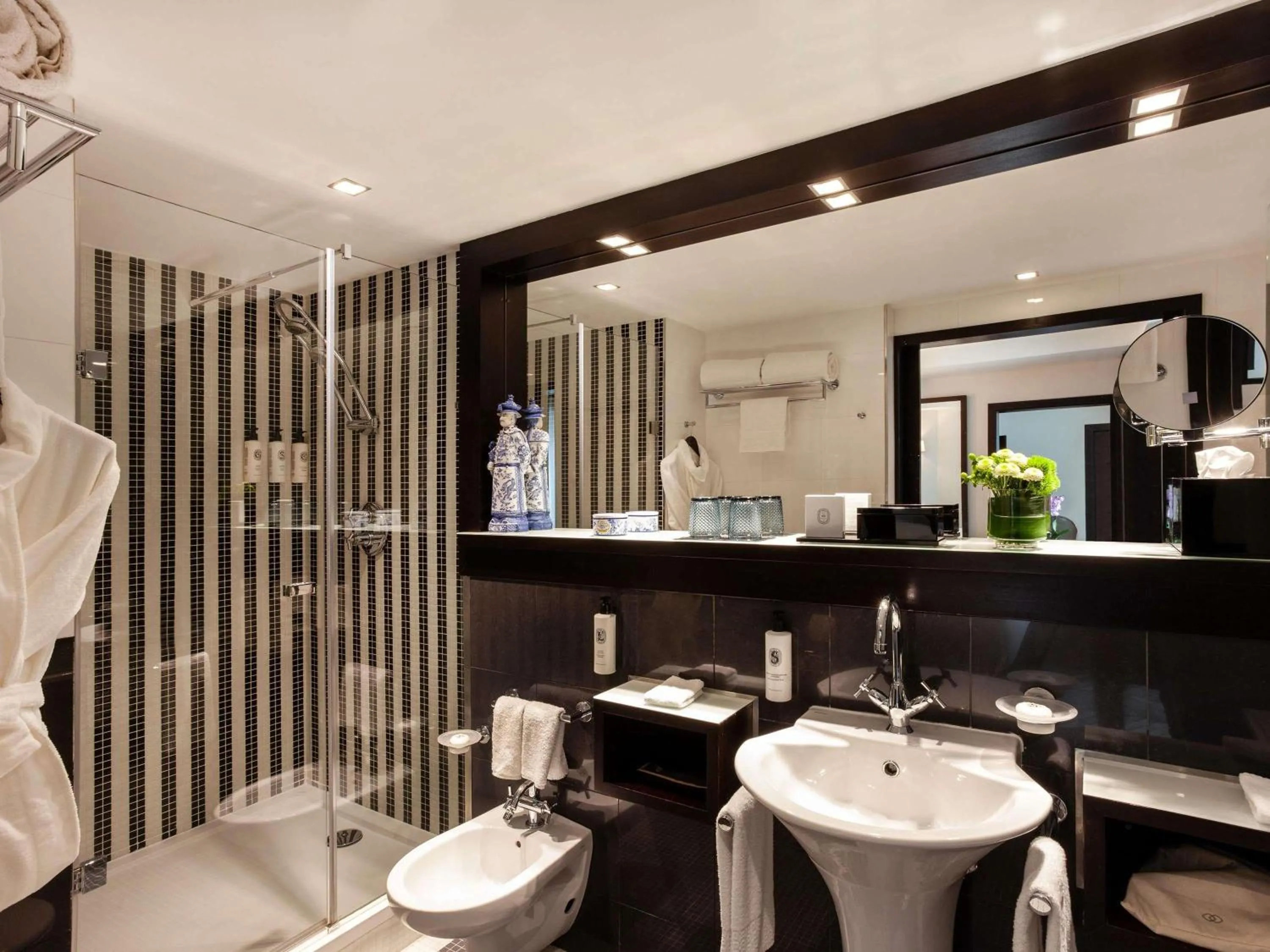 Bedroom in Sofitel Lisbon Liberdade