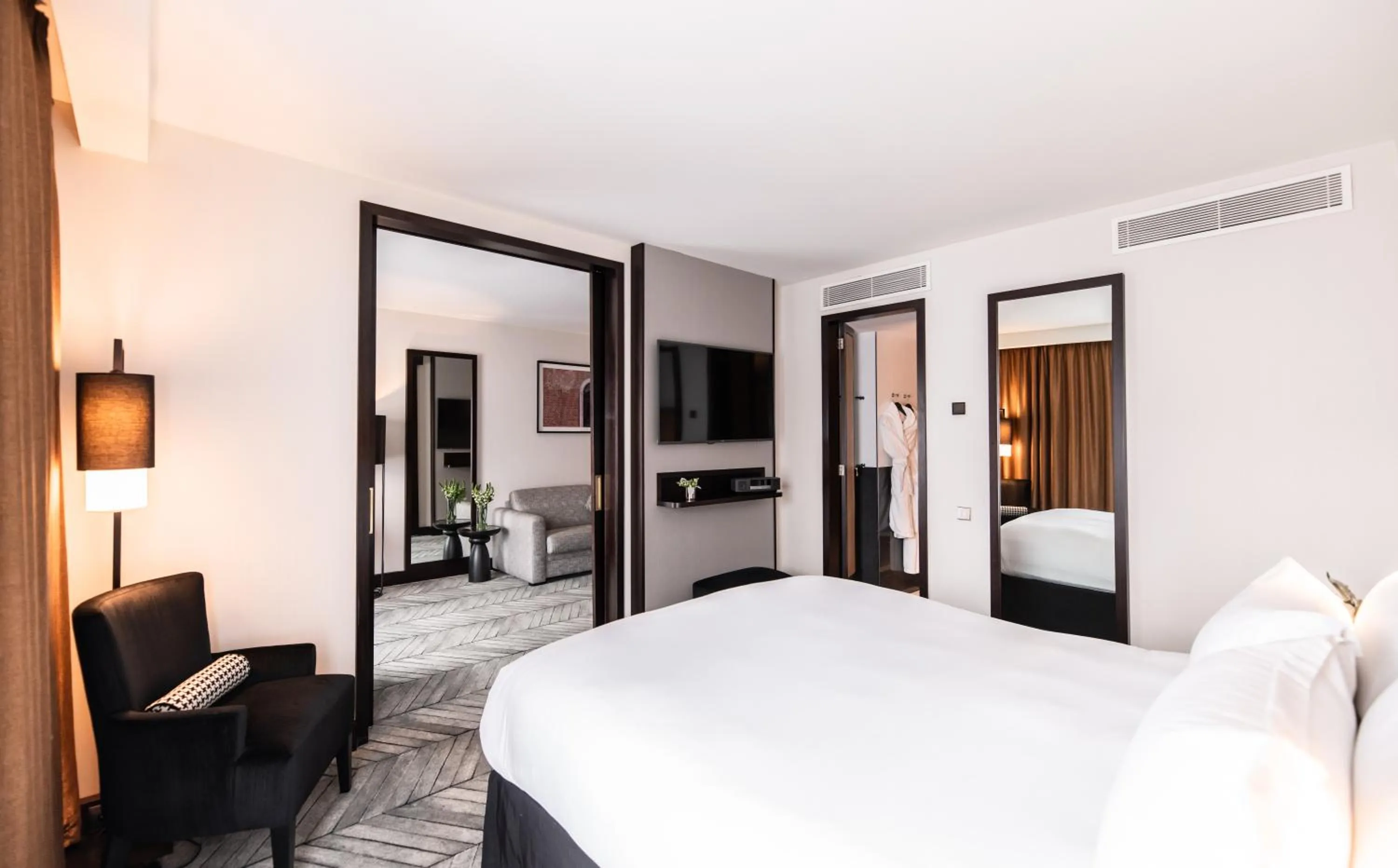 Bedroom, Bed in Sofitel Lisbon Liberdade