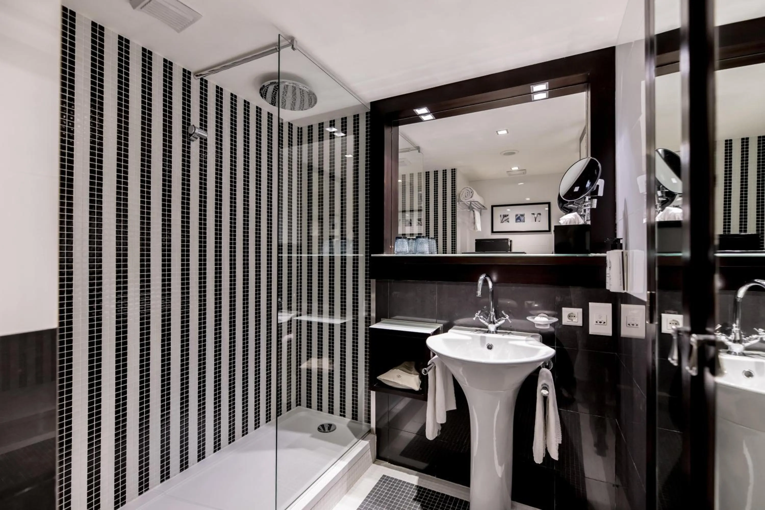 Bathroom in Sofitel Lisbon Liberdade