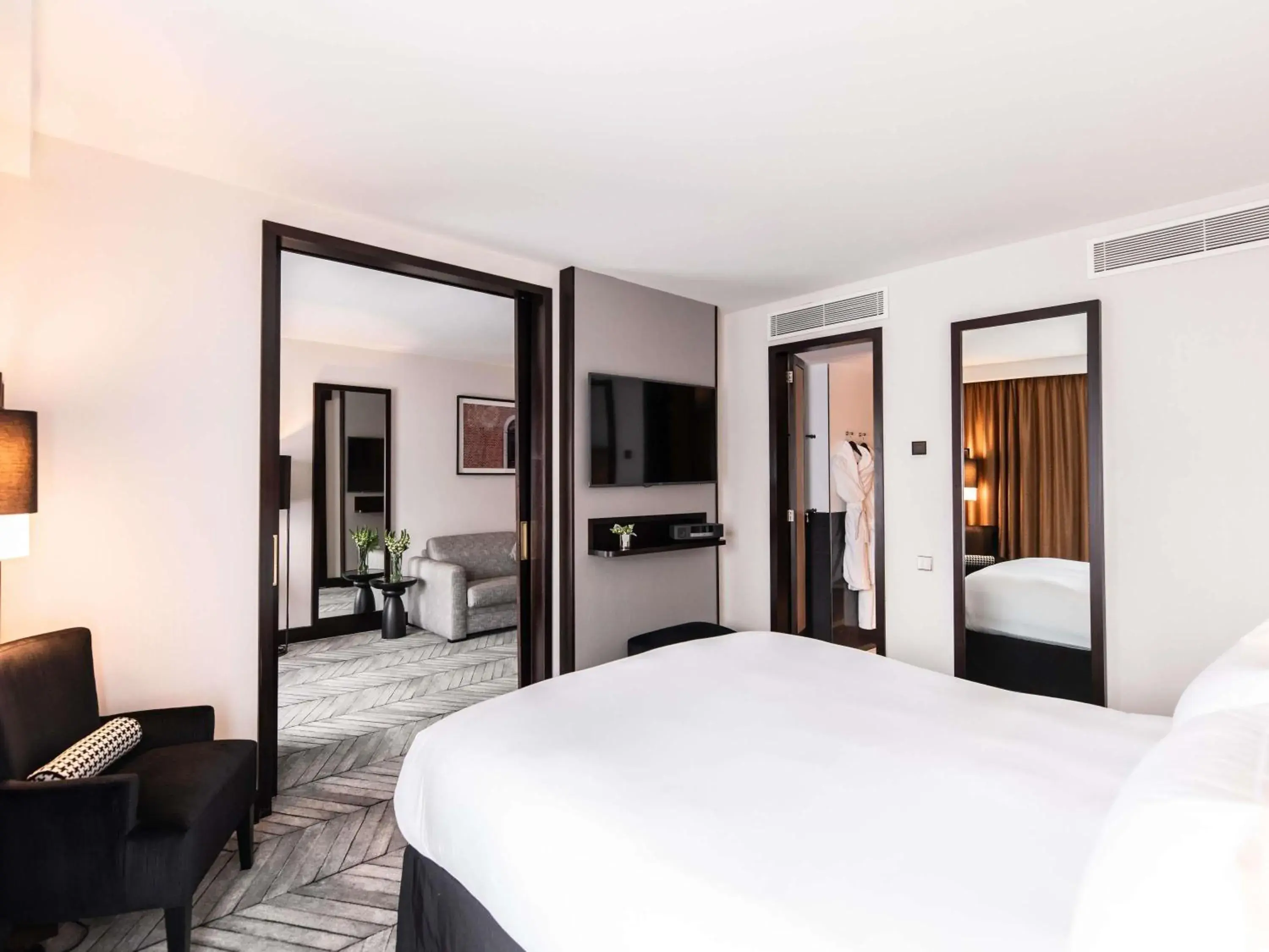 Bedroom, Bed in Sofitel Lisbon Liberdade Bedroom, Bed in Sofitel Lisbon Liberdade