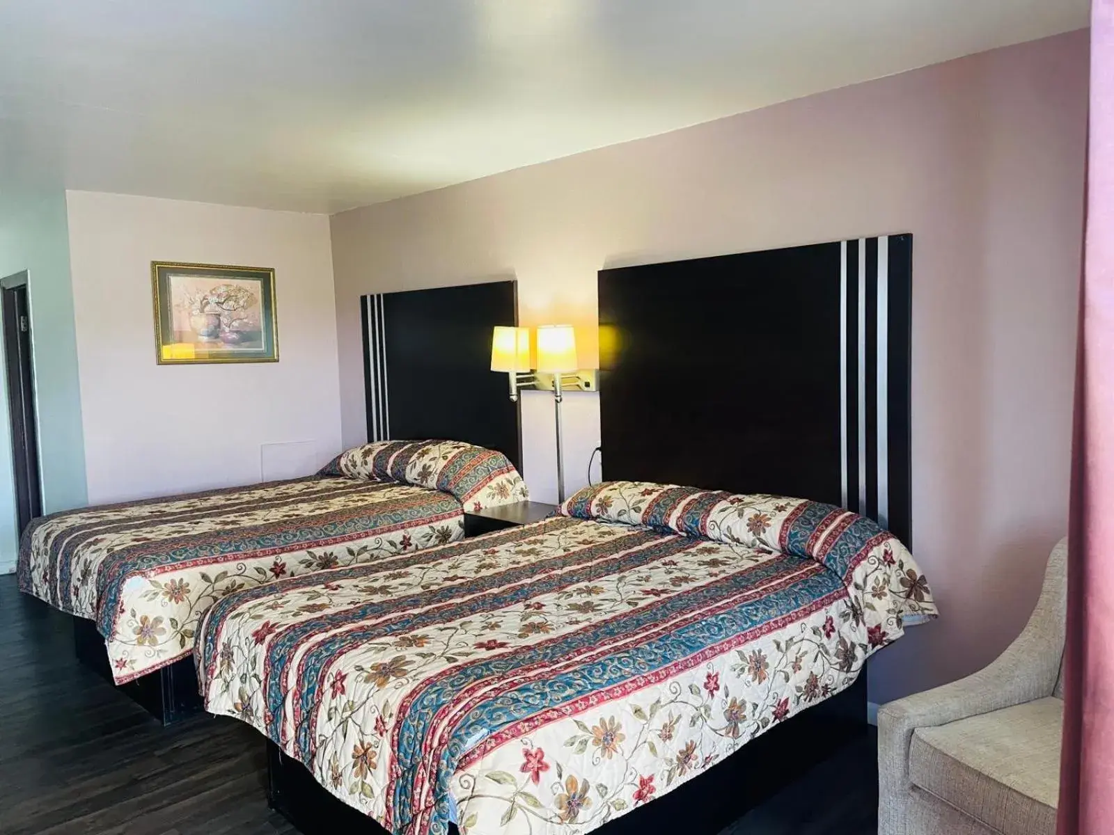 Bed in Finn's Motel Bed in Finn's Motel