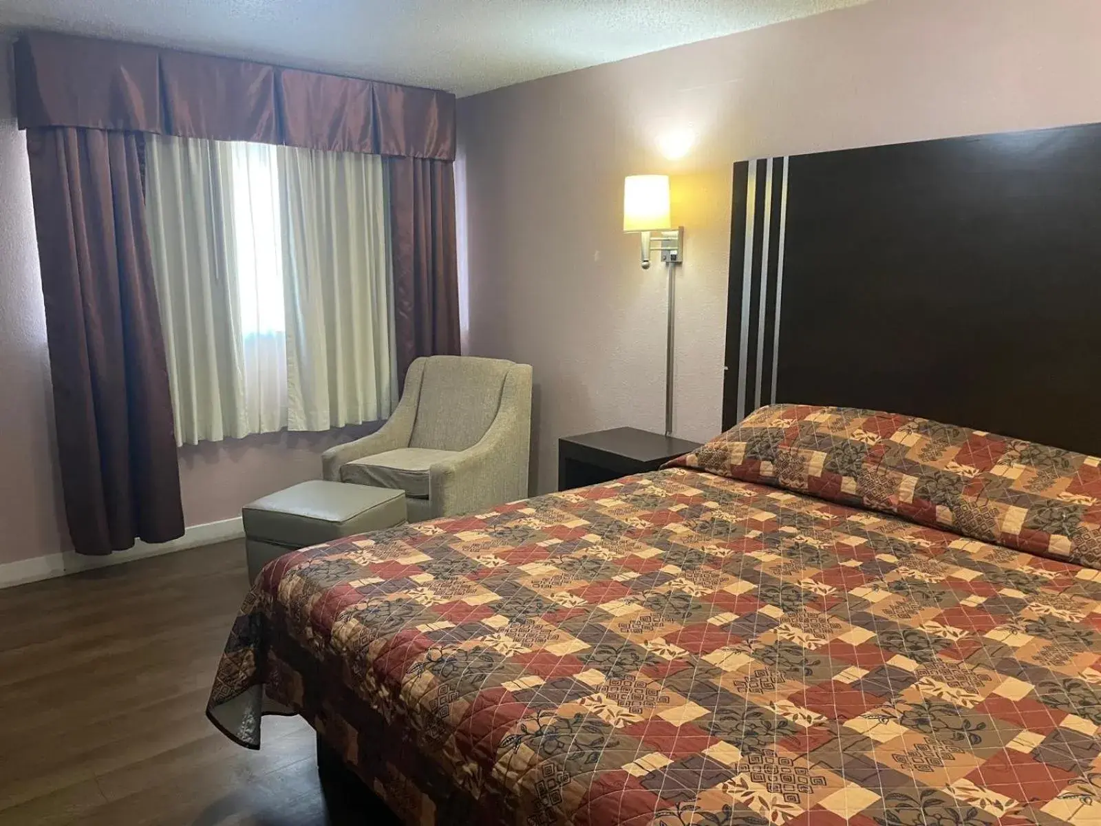 Bed in Finn's Motel Bed in Finn's Motel