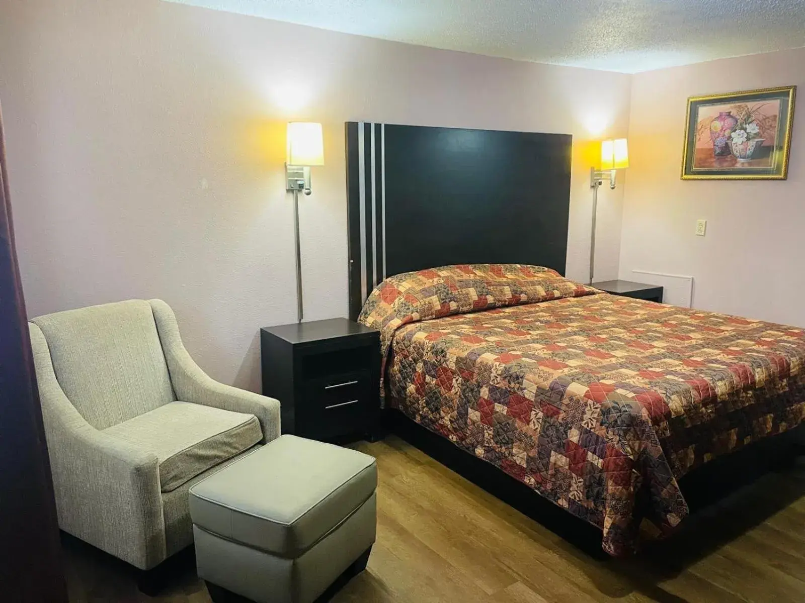 Bed in Finn's Motel Bed in Finn's Motel