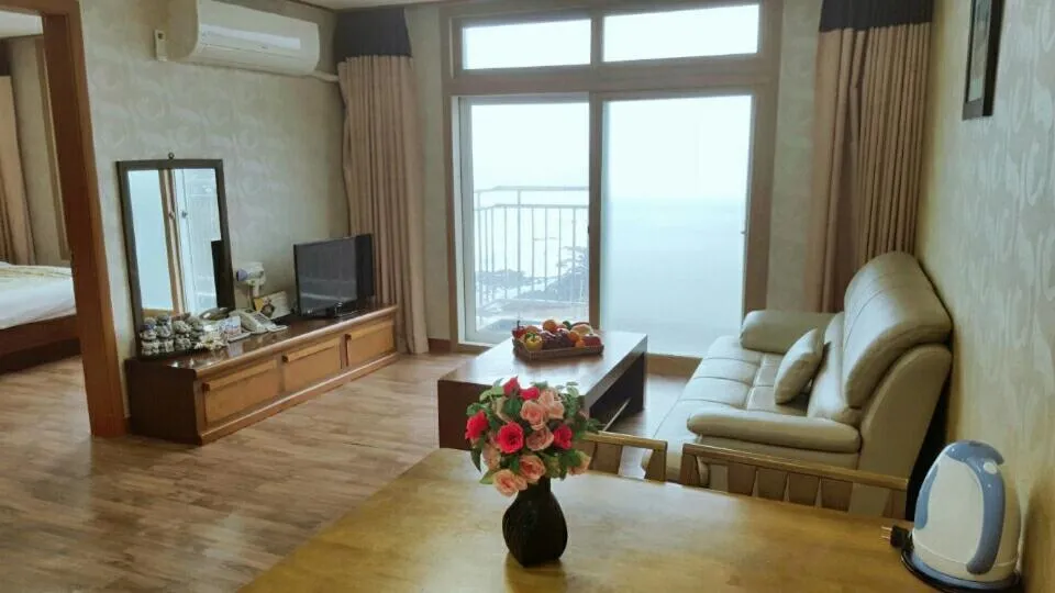 Bed in Jeju Ilsung Beach Condo