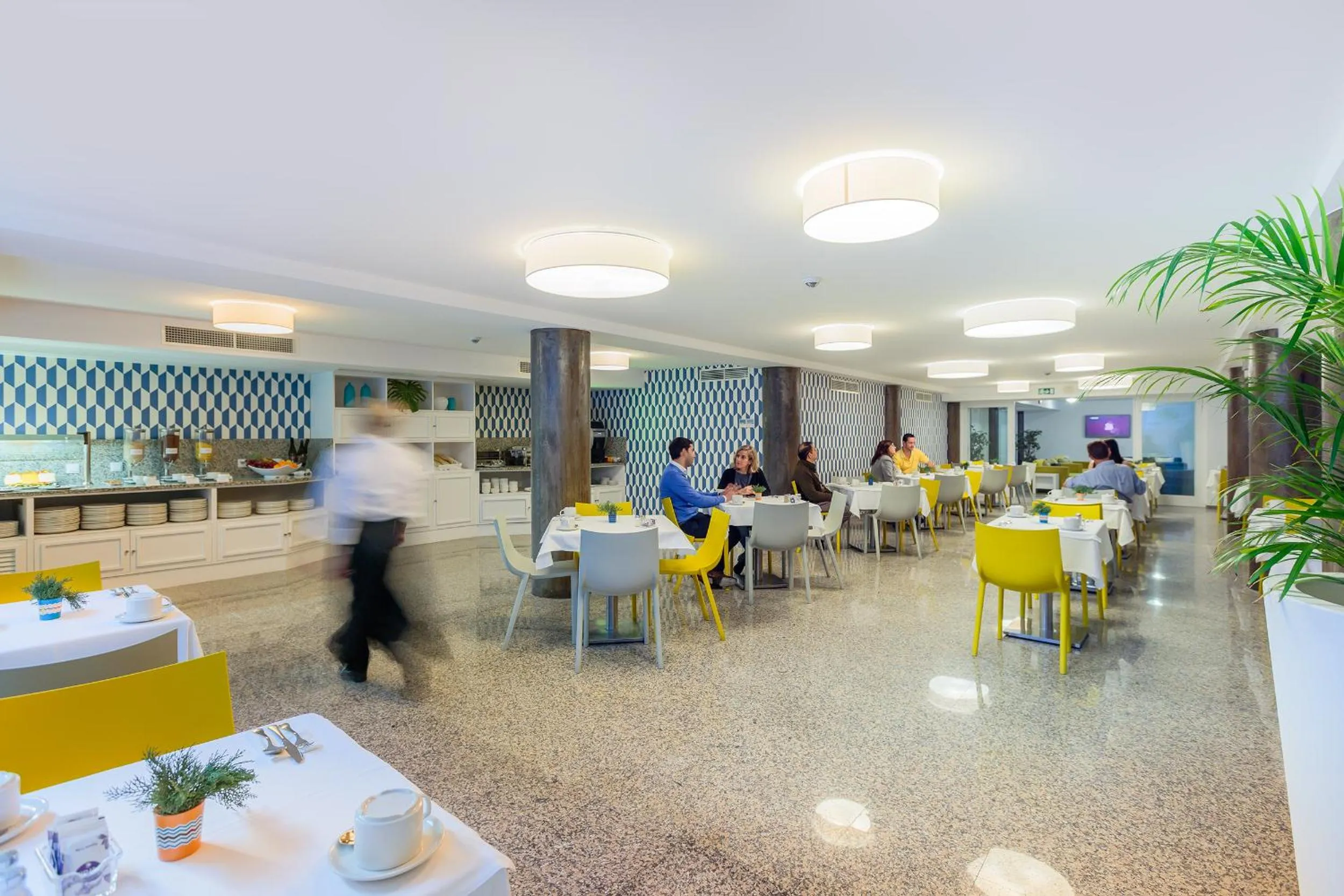 Restaurant/places to eat in Terrace Mar Suite Hotel